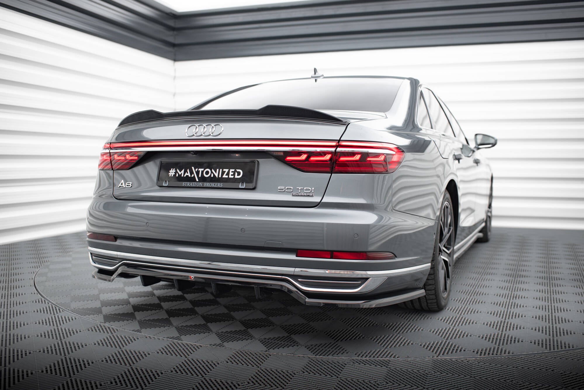 Mittlerer Cup Diffusor DTM Look Heck Ansatz für Audi A8 D5