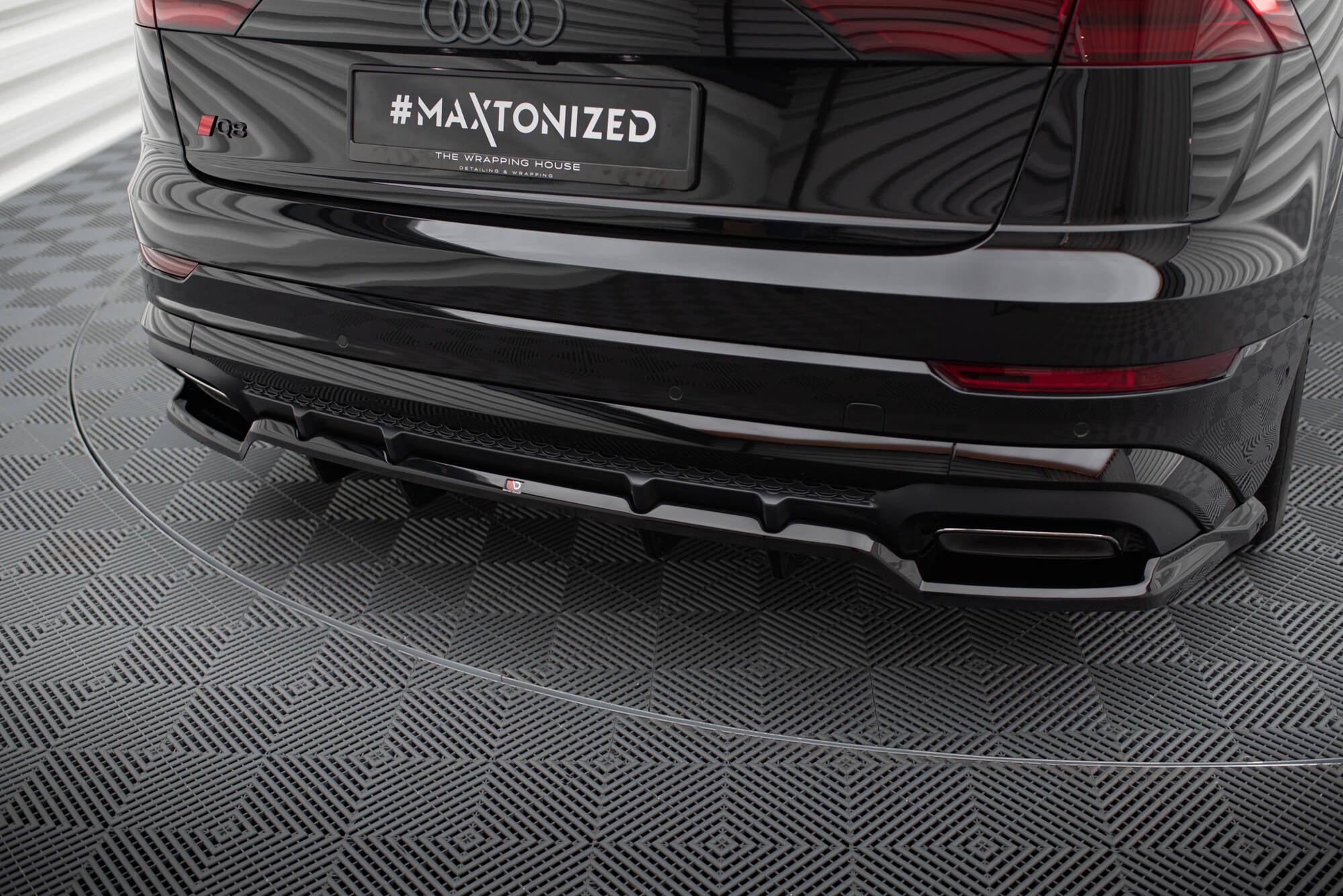 Mittlerer Cup Diffusor V1 DTM Look Heck Ansatz für Audi SQ8 / Q8 S-Line Mk1 Facelift
