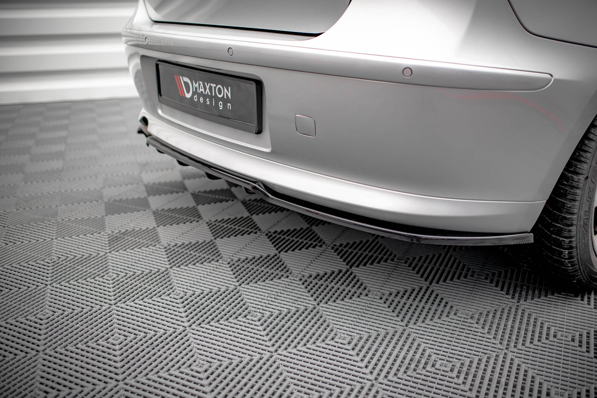 Mittlerer Cup Diffusor DTM Look Heck Ansatz für BMW 1er E81 Facelift