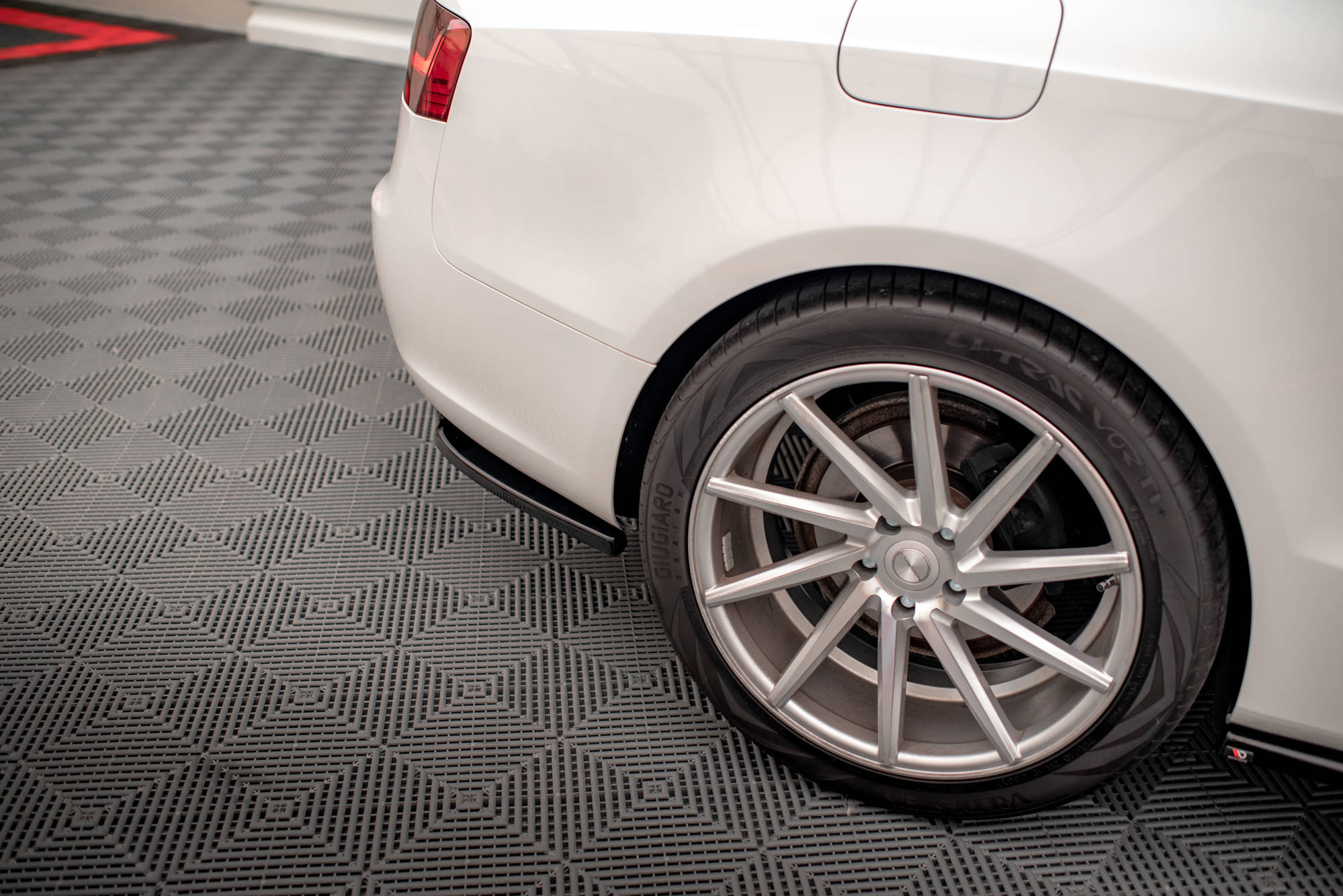 Mittlerer Cup Diffusor DTM Look Heck Ansatz für Audi A5 Coupe 8T Facelift