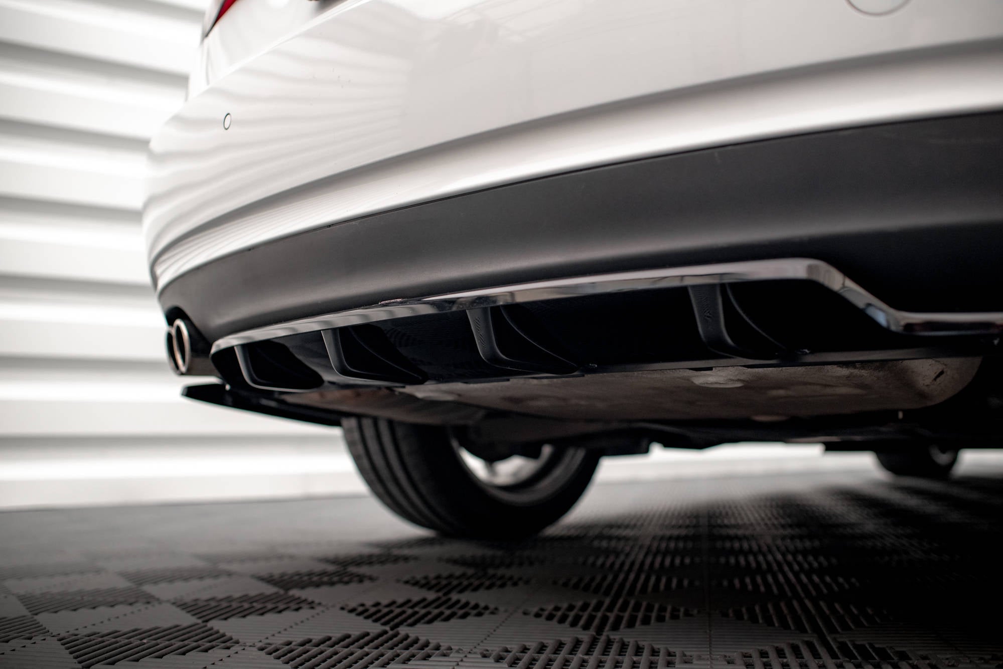 Mittlerer Cup Diffusor DTM Look Heck Ansatz für Audi A5 Coupe 8T Facelift