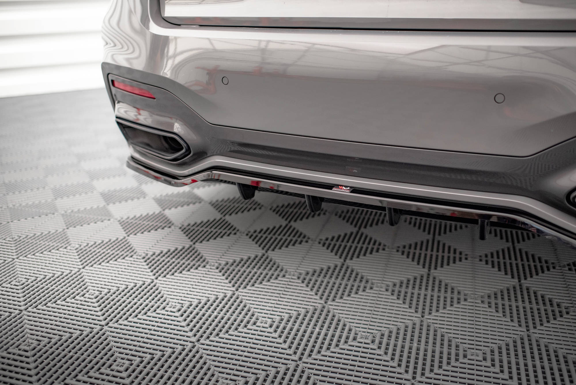 Mittlerer Cup Diffusor V1 DTM Look Heck Ansatz für BMW 7 M - Paket G11 / G12 Facelift