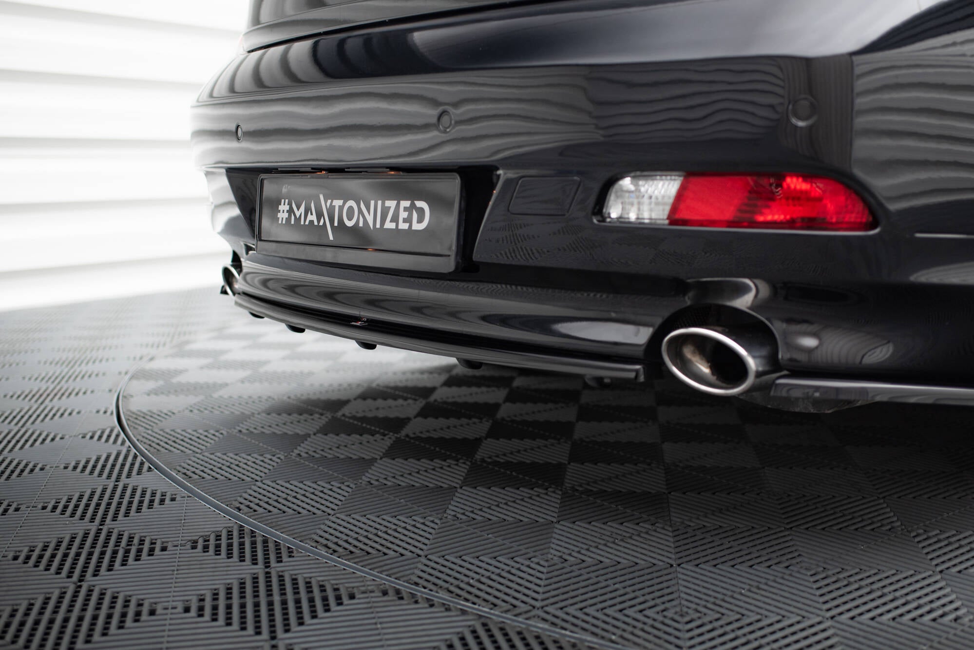 Mittlerer Cup Diffusor DTM Look Heck Ansatz für BMW 6er Coupe / Cabrio E63 / E64