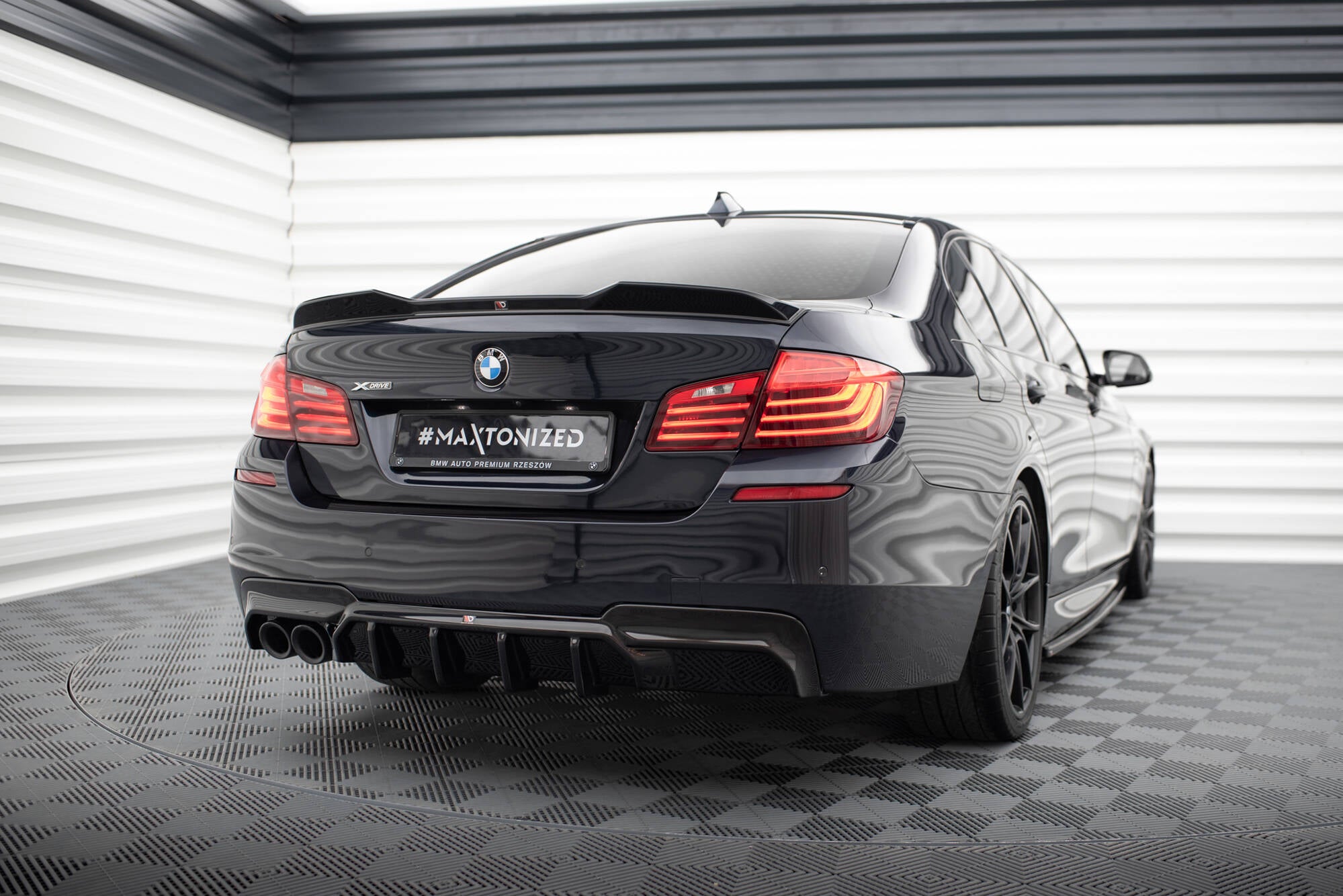 Diffusor V2 Heck Ansatz für BMW 5er M - Paket F10 / F11 (Doppelauspuff li.)