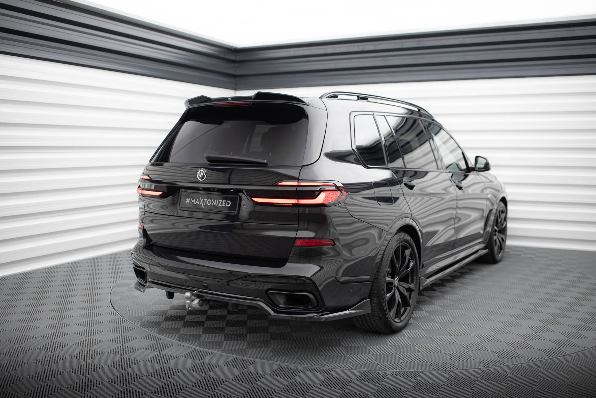 Mittlerer Cup Diffusor DTM Look Heck Ansatz für BMW X7 M-Paket G07 Facelift