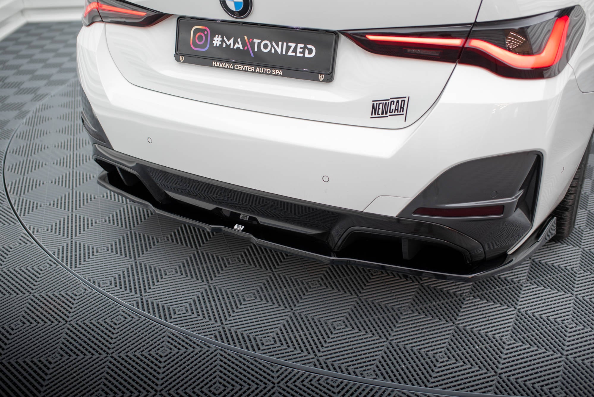 Mittlerer Cup Diffusor V2 DTM Look Heck Ansatz für BMW i4 M - Paket G26