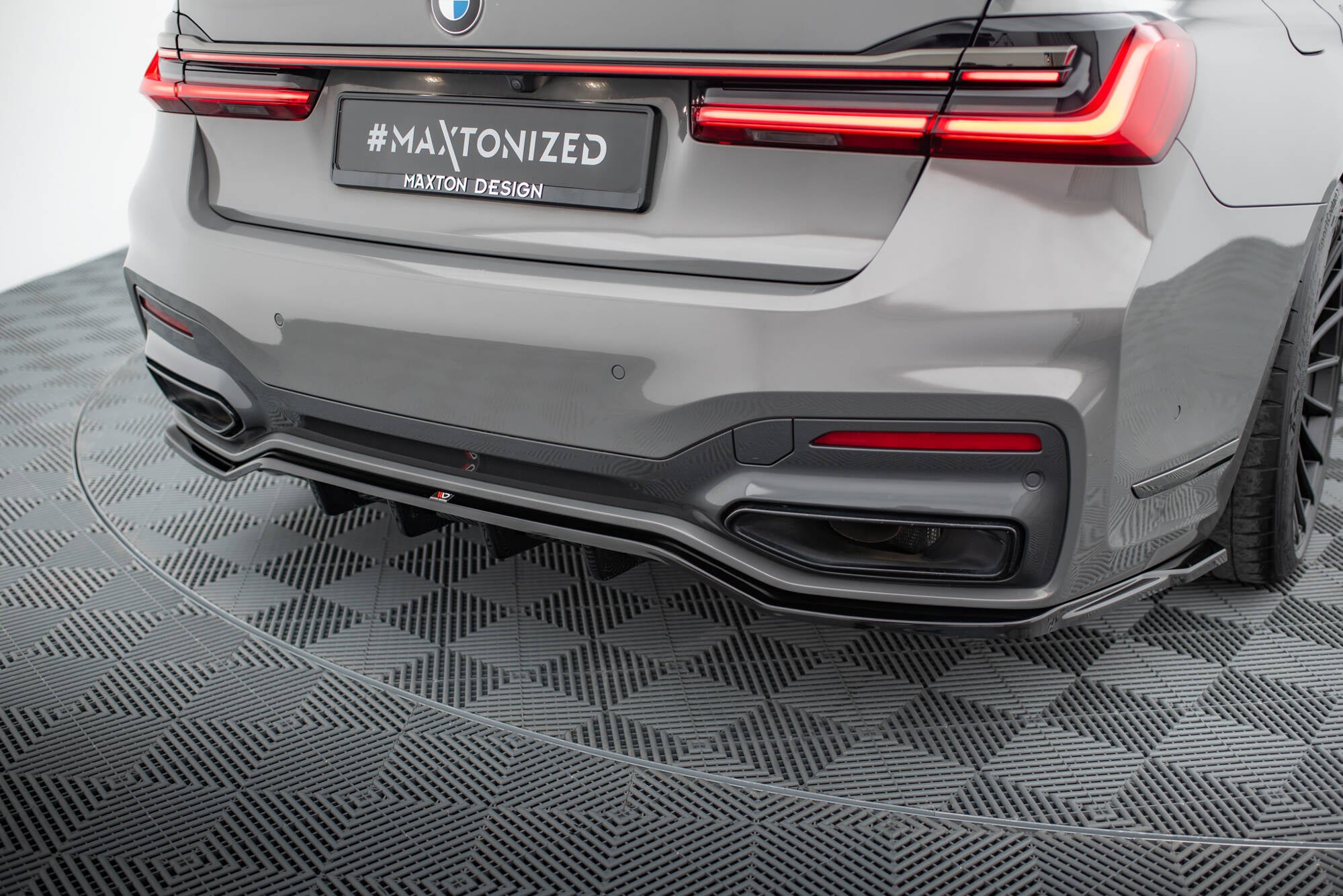 Mittlerer Cup Diffusor V2 DTM Look Heck Ansatz für BMW 7 M - Paket G11 / G12 Facelift