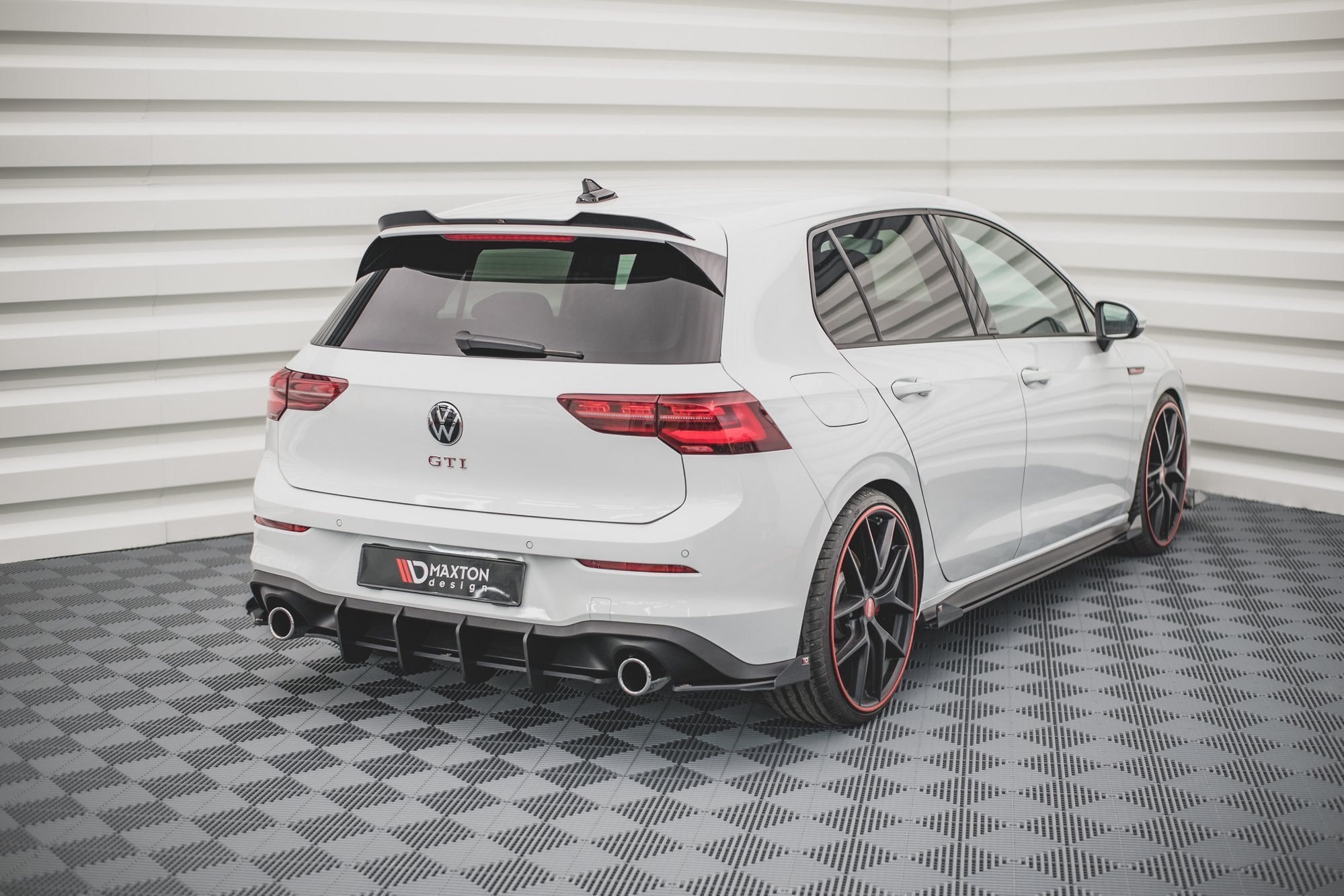Street Pro Heck Ansatz Flaps Diffusor + Flaps für VW Golf GTI / GTE Mk8