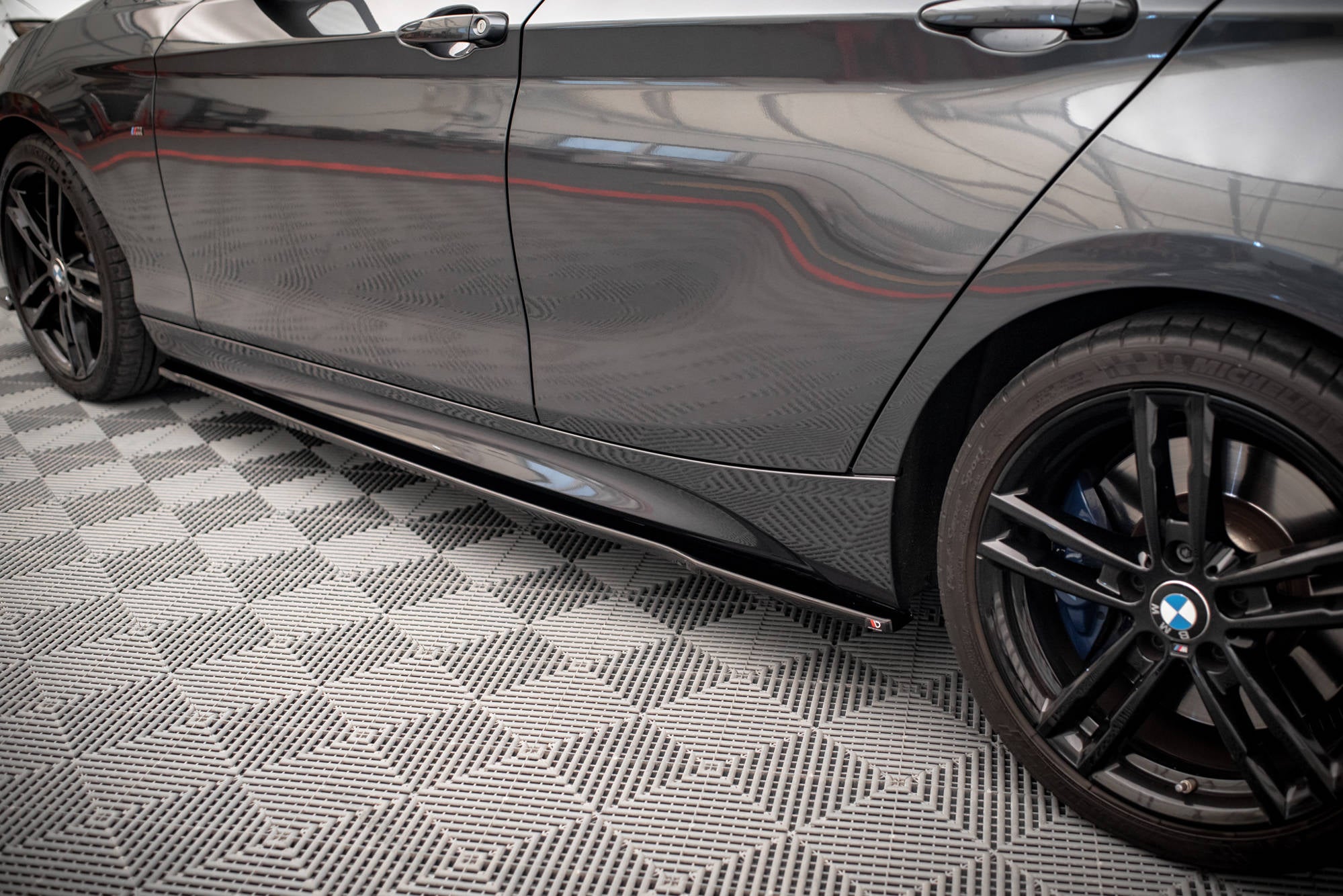 Seitenschweller V2 Ansatz für. BMW 1er F20 M135i / M140i / M - Paket
