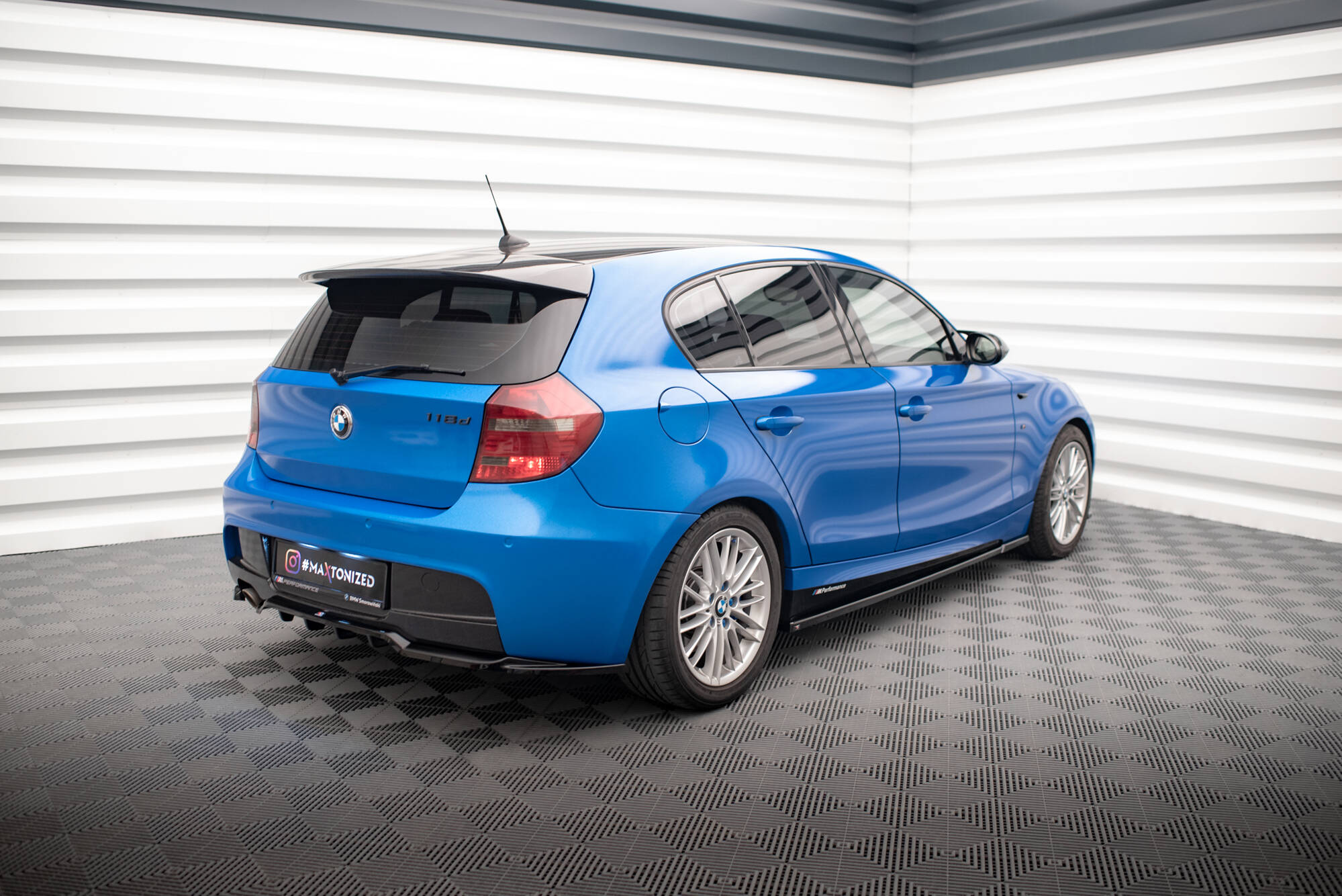 Mittlerer Cup Diffusor DTM Look Heck Ansatz für BMW 1er M-Paket E87 Facelift