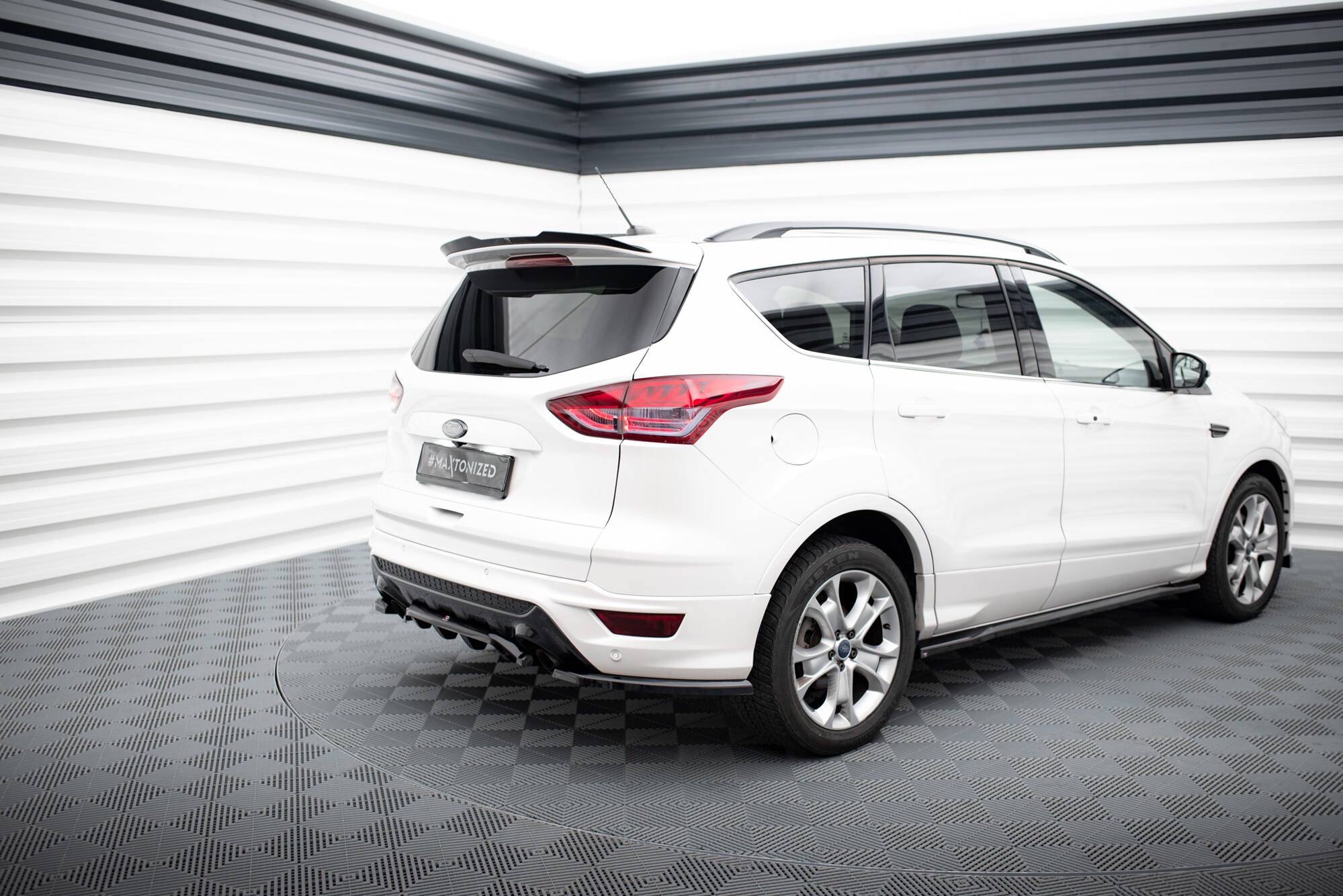 Mittlerer Cup Diffusor DTM Look Heck Ansatz für Ford Kuga ST-Line Mk2 Facelift