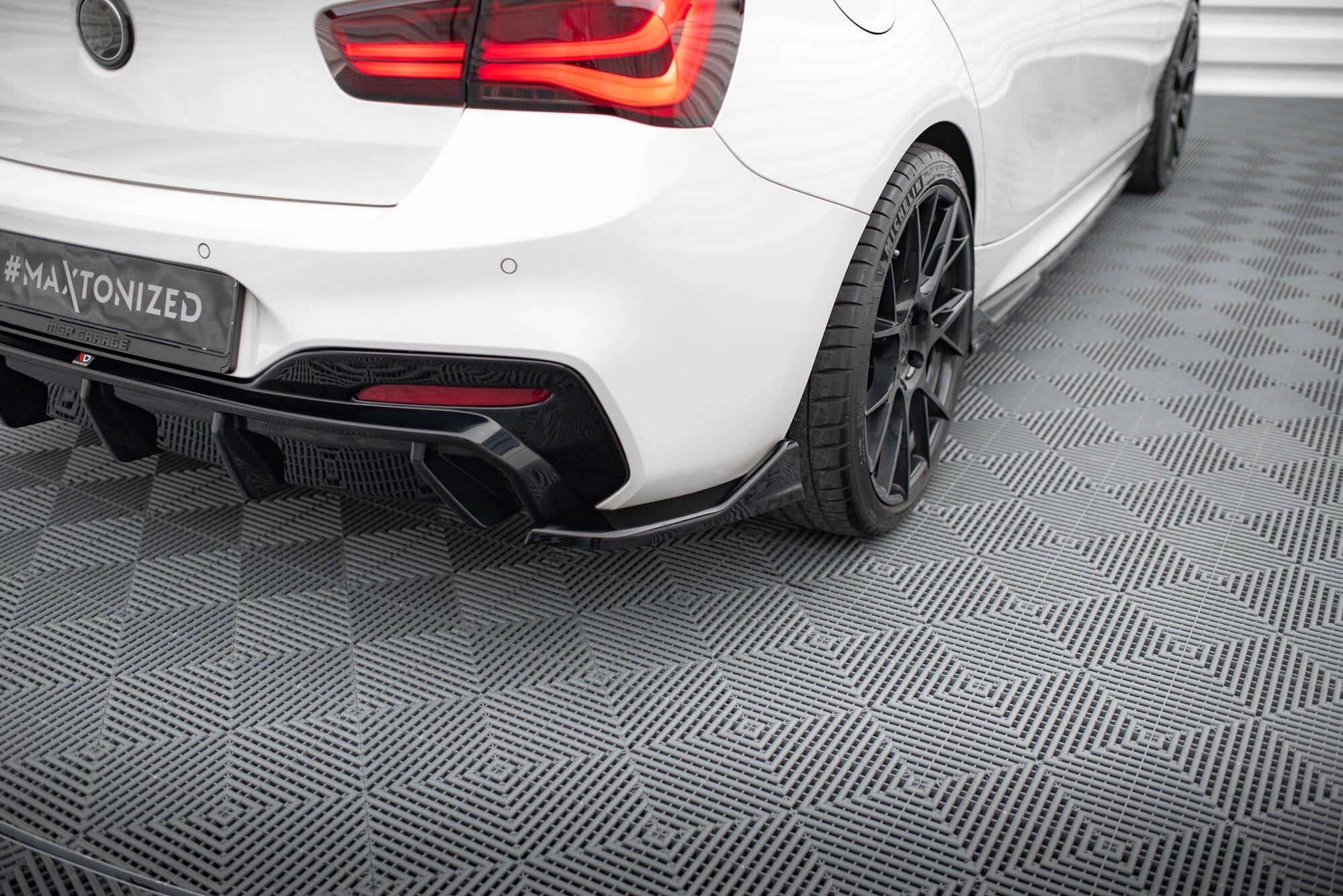 Flaps Heckansatz V3 Diffusor für (Für heckansatz ) BMW 1er M - Paket / M140i F20 Facelift