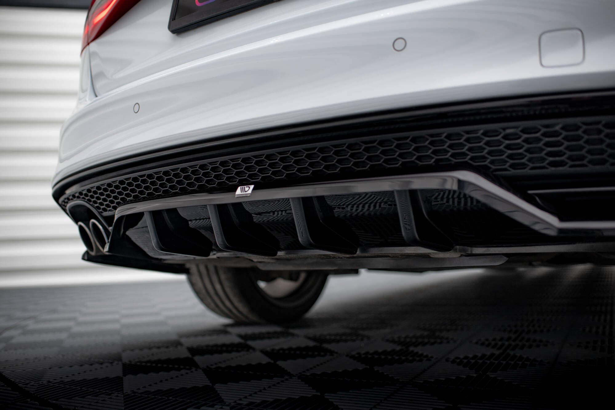 Mittlerer Cup Diffusor DTM Look Heck Ansatz für Audi A4 Competition B8 Facelift