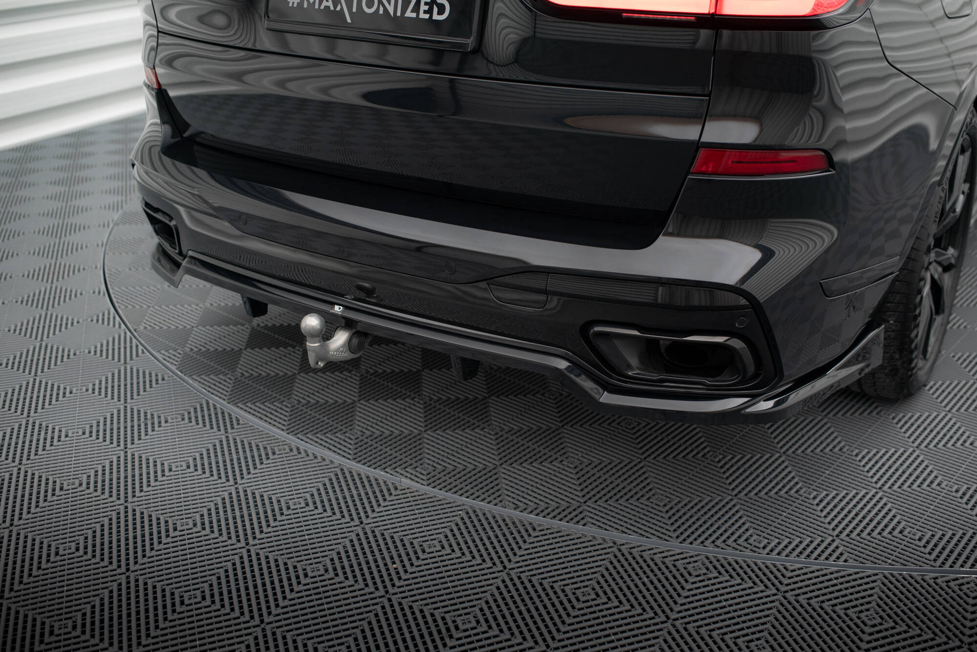 Mittlerer Cup Diffusor DTM Look Heck Ansatz für BMW X7 M-Paket G07 Facelift