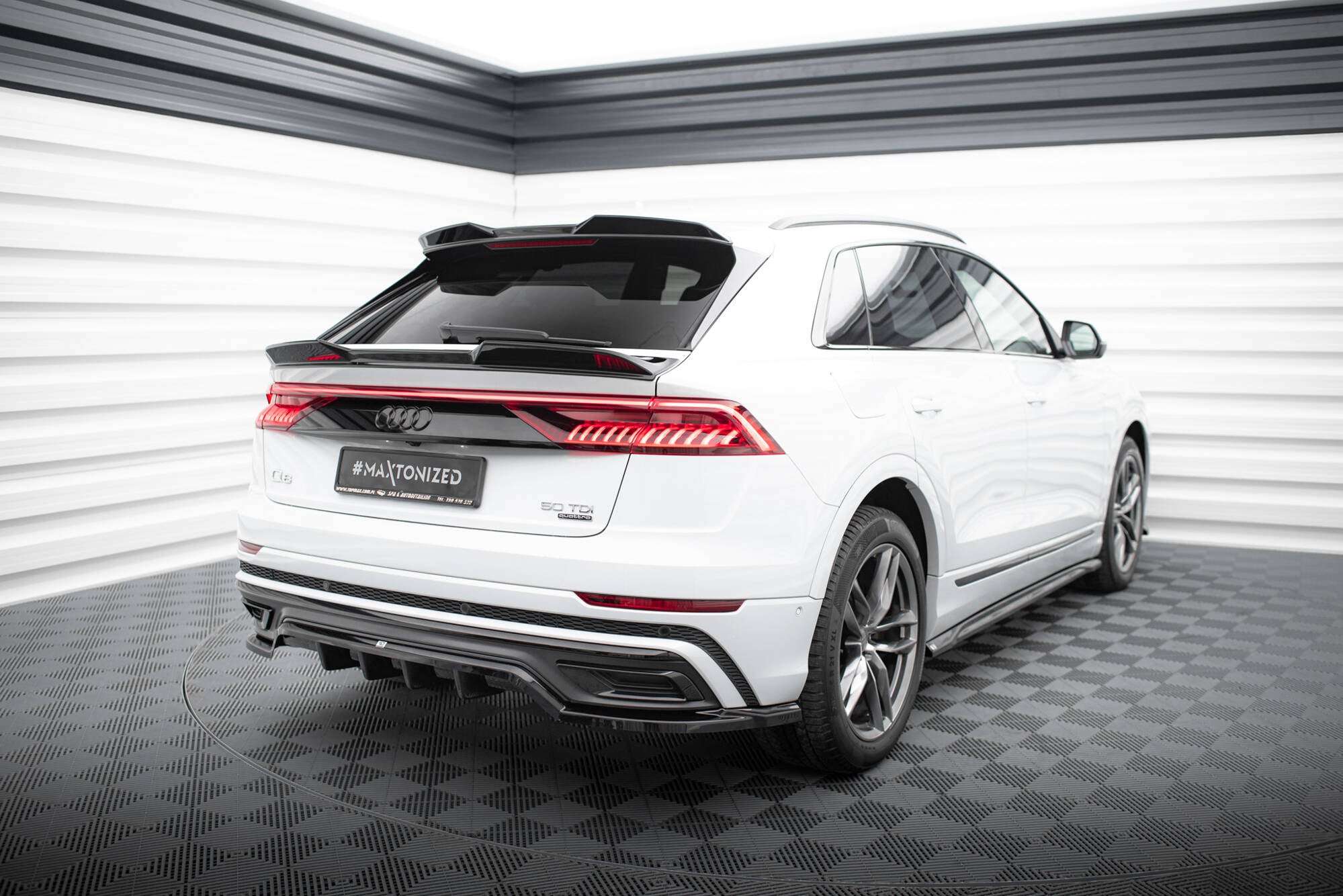 Mittlerer Cup Diffusor DTM Look Heck Ansatz für Audi Q8 S-Line Mk1