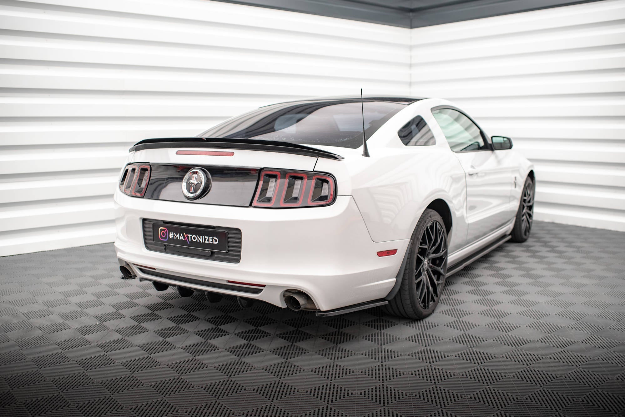 Heck Ansatz Flaps Diffusor für Ford Mustang Mk5 Facelift