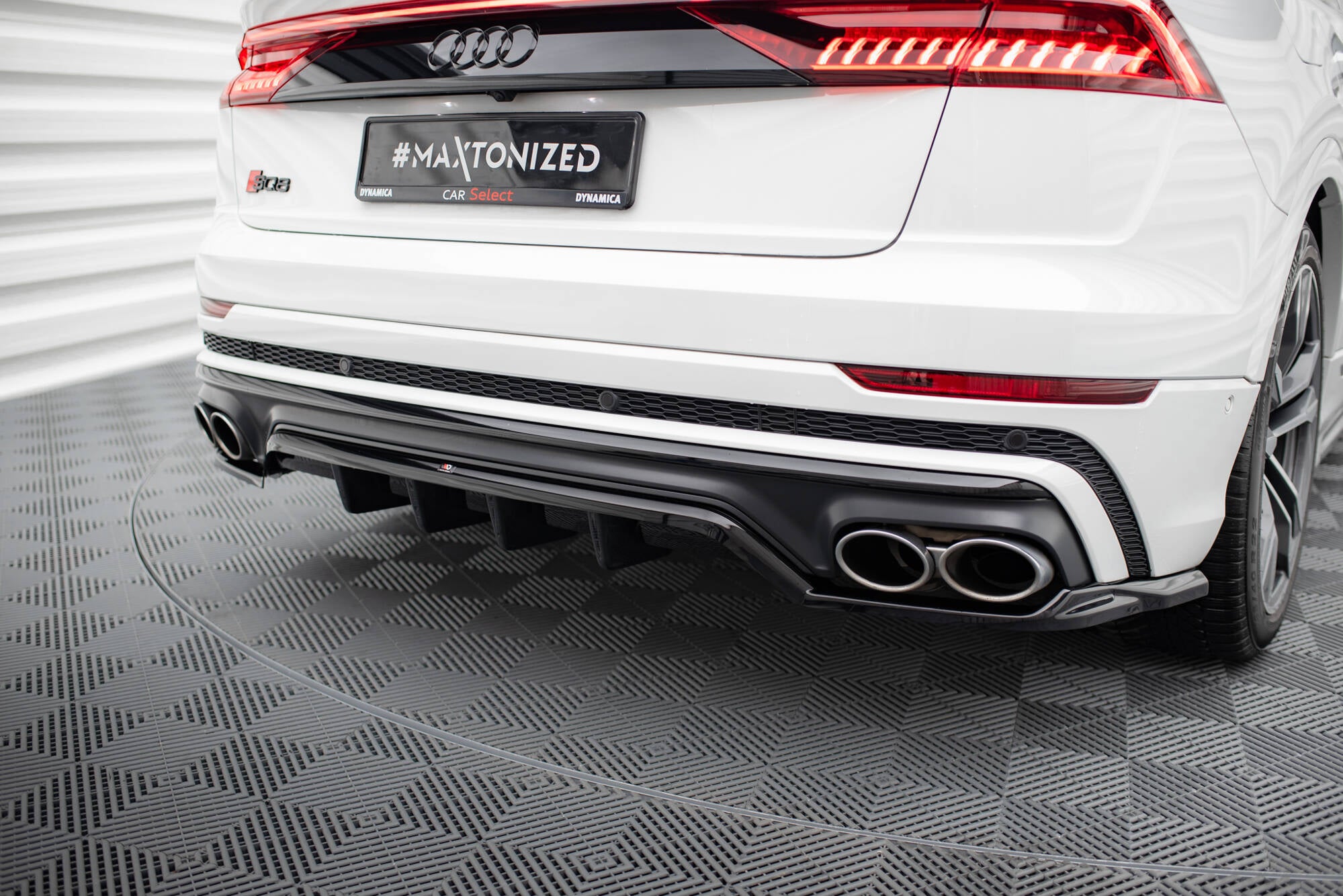 Mittlerer Cup Diffusor DTM Look Heck Ansatz für Audi SQ8 Mk1
