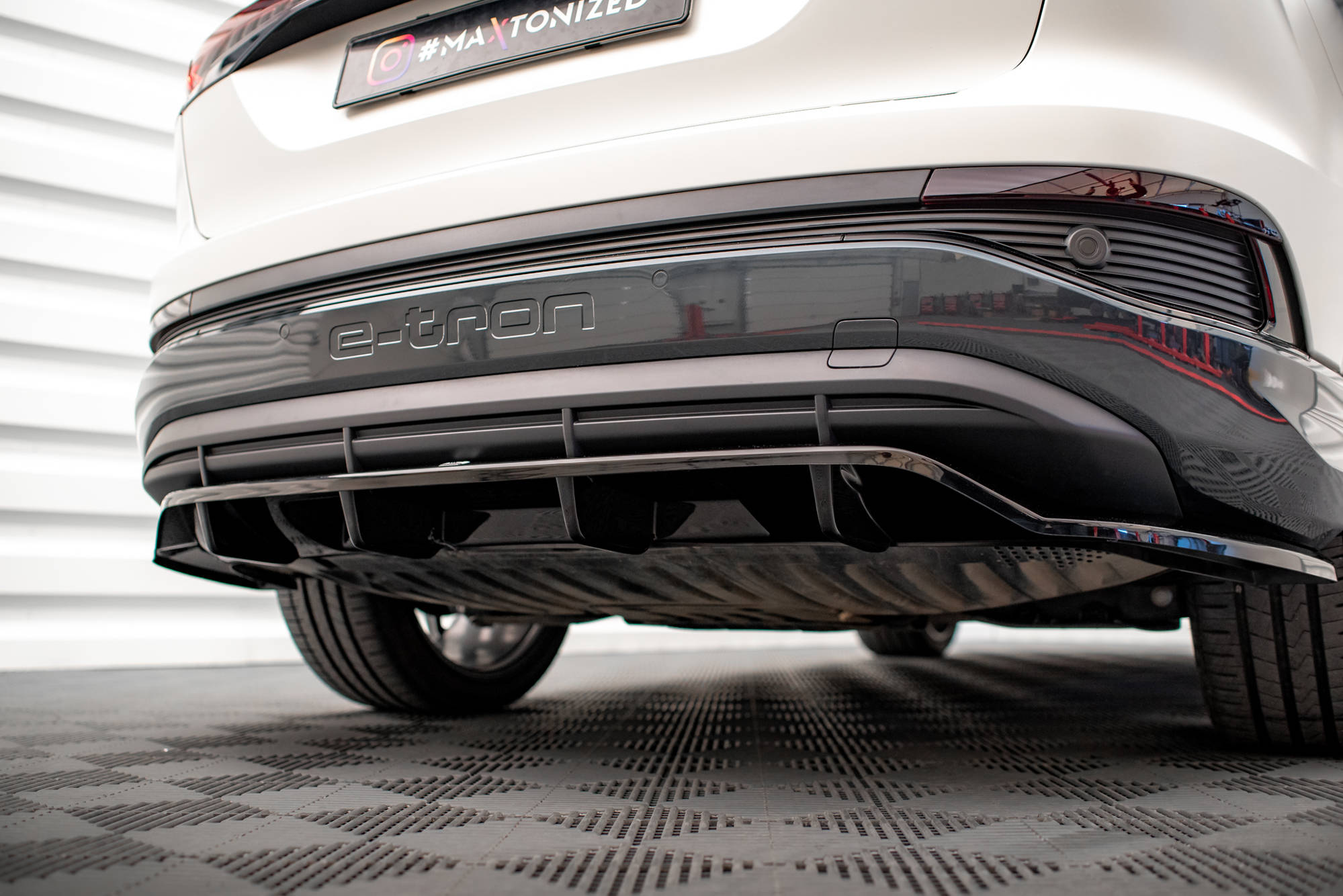 Mittlerer Cup Diffusor DTM Look Heck Ansatz für Audi Q4 e-tron Sportback S-line Mk1