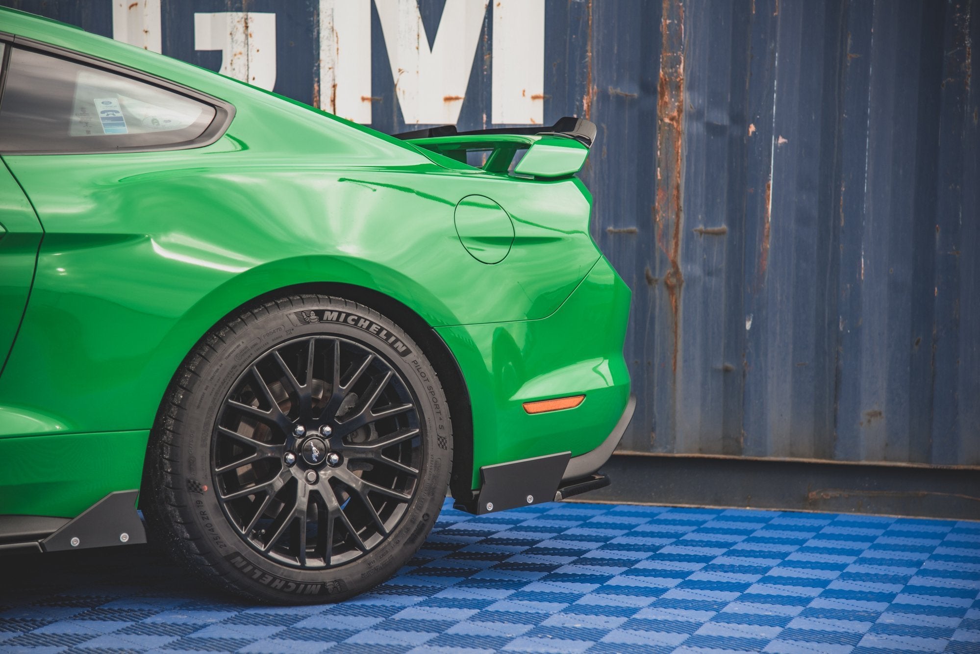 Heck Ansatz Flaps Diffusor V1 + Flaps für Ford Mustang GT Mk6 Facelift