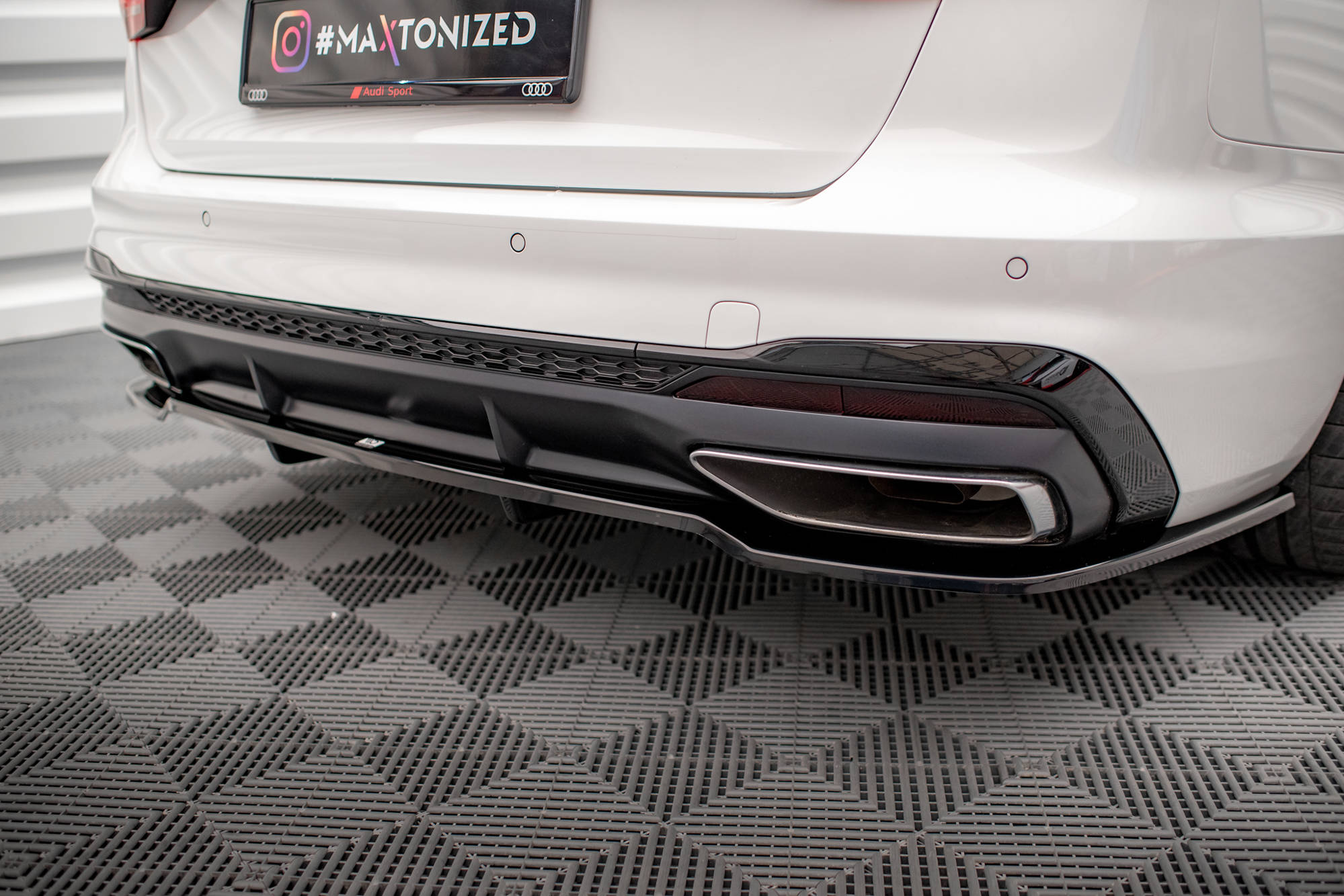Mittlerer Cup Diffusor V1 DTM Look Heck Ansatz für Audi A4 S-Line B9 Facelift