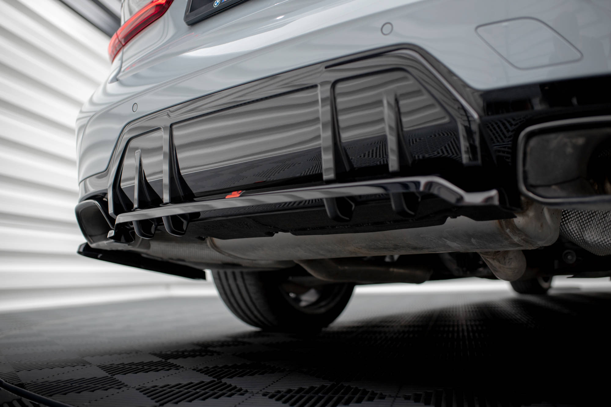 Mittlerer Cup Diffusor V1 DTM Look Heck Ansatz für BMW M340i G20 / G21 Facelift