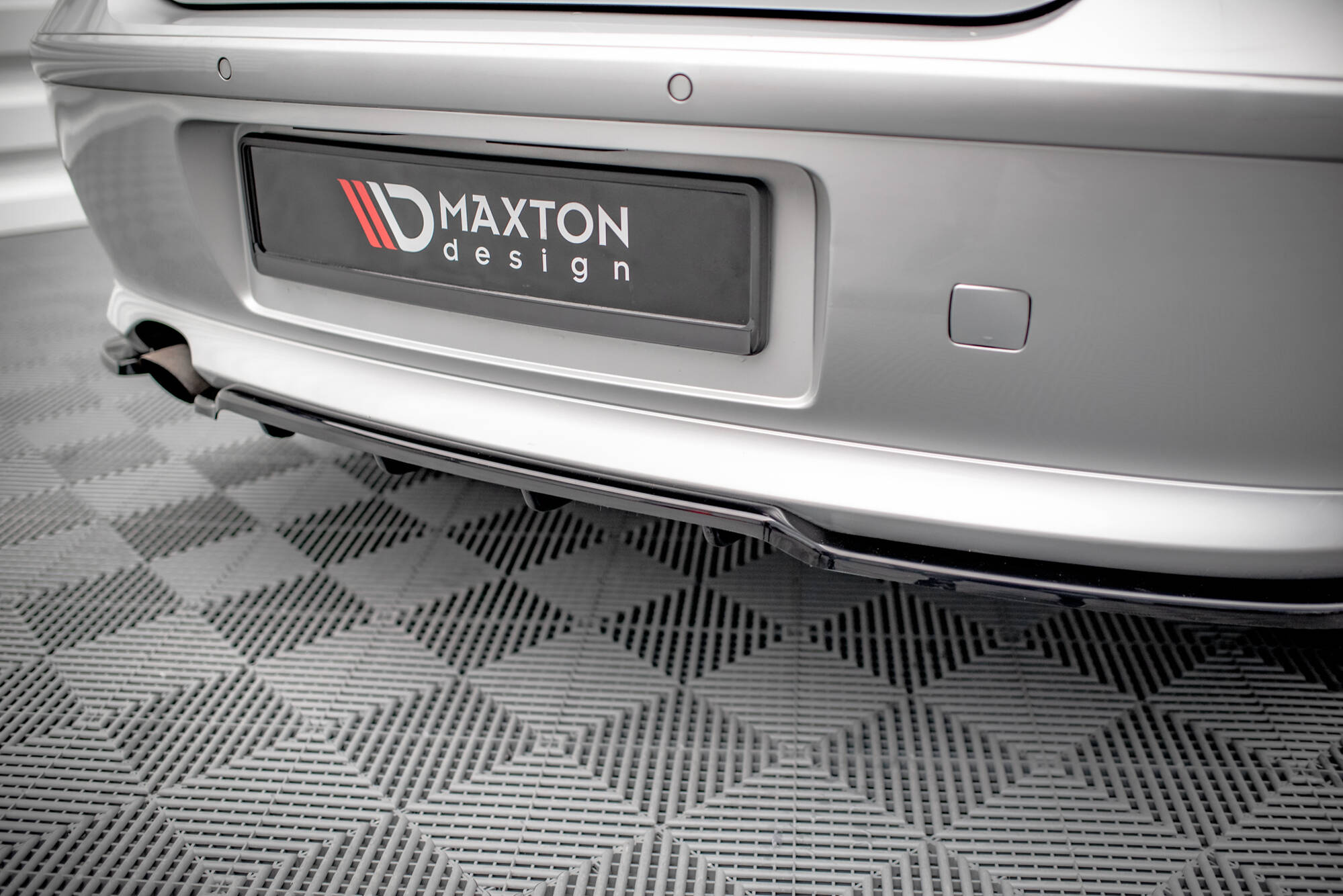 Mittlerer Cup Diffusor DTM Look Heck Ansatz für BMW 1er E81 Facelift