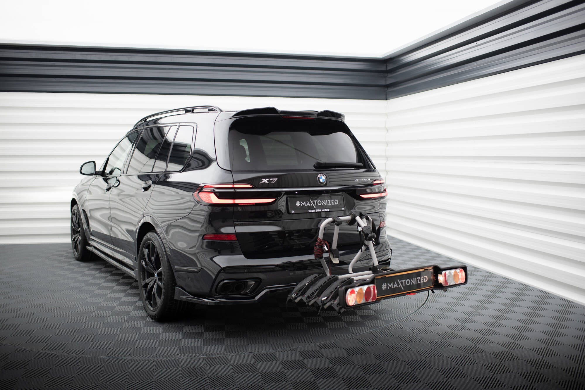 Mittlerer Cup Diffusor DTM Look Heck Ansatz für BMW X7 M-Paket G07 Facelift