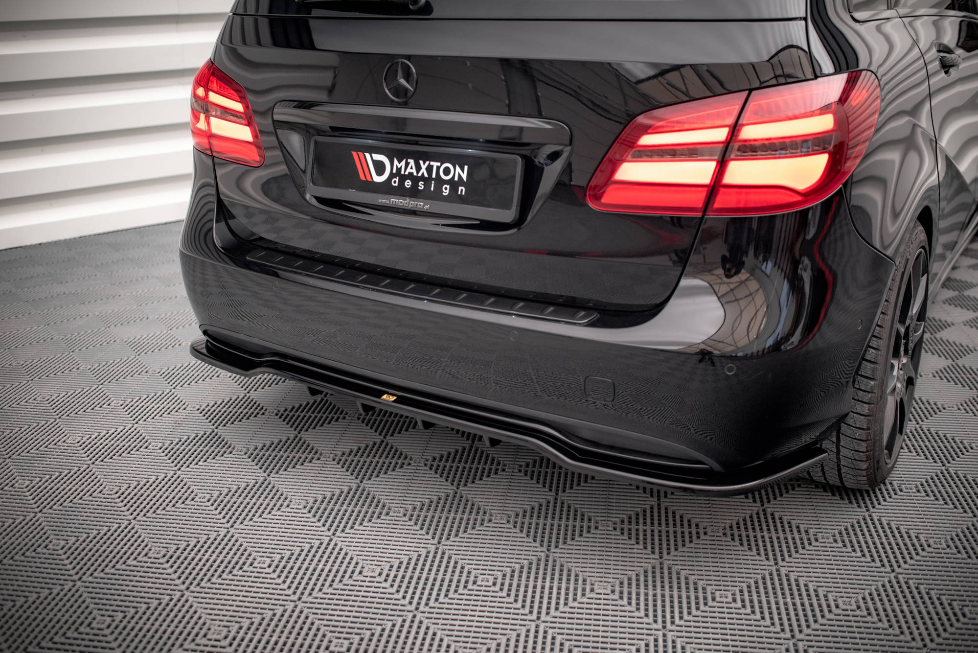 Mittlerer Cup Diffusor DTM Look Heck Ansatz für Mercedes-Benz B W246 Facelift