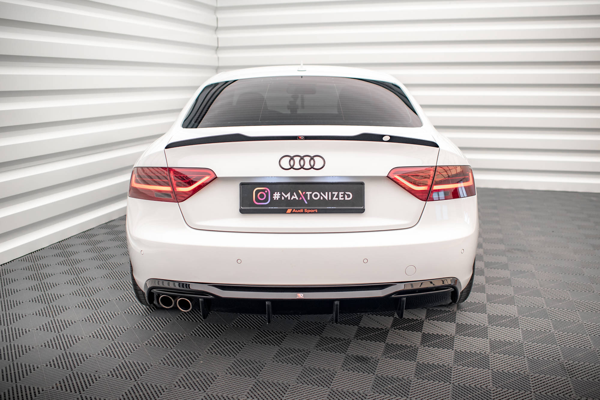 Diffusor Heck Ansatz für Audi A5 8T Facelift (Doppelauspuff li.)