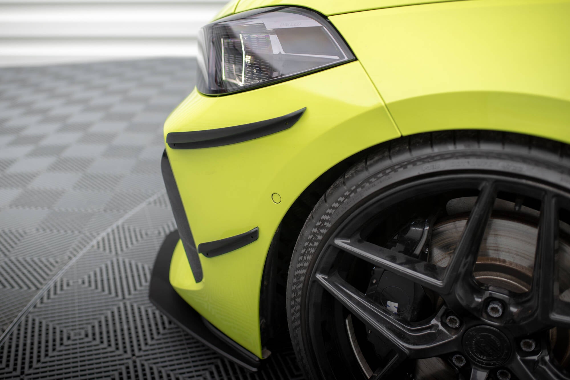 Stoßstangen Flaps Wings vorne Canards für BMW 1er M-Paket / M135i / 128ti F40