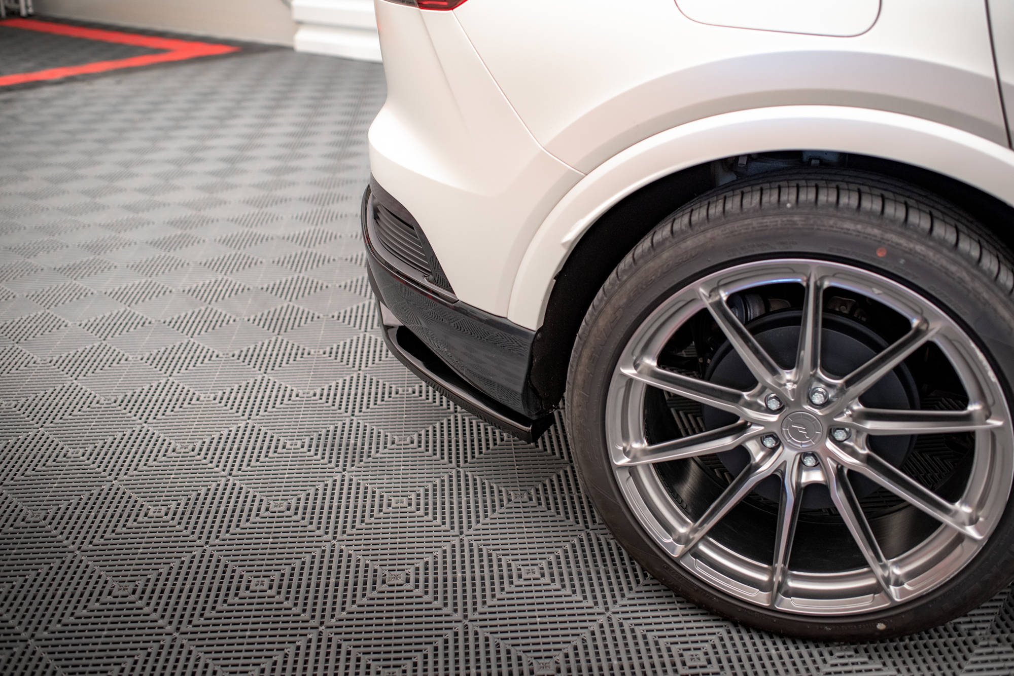 Mittlerer Cup Diffusor DTM Look Heck Ansatz für Audi Q4 e-tron Sportback S-line Mk1