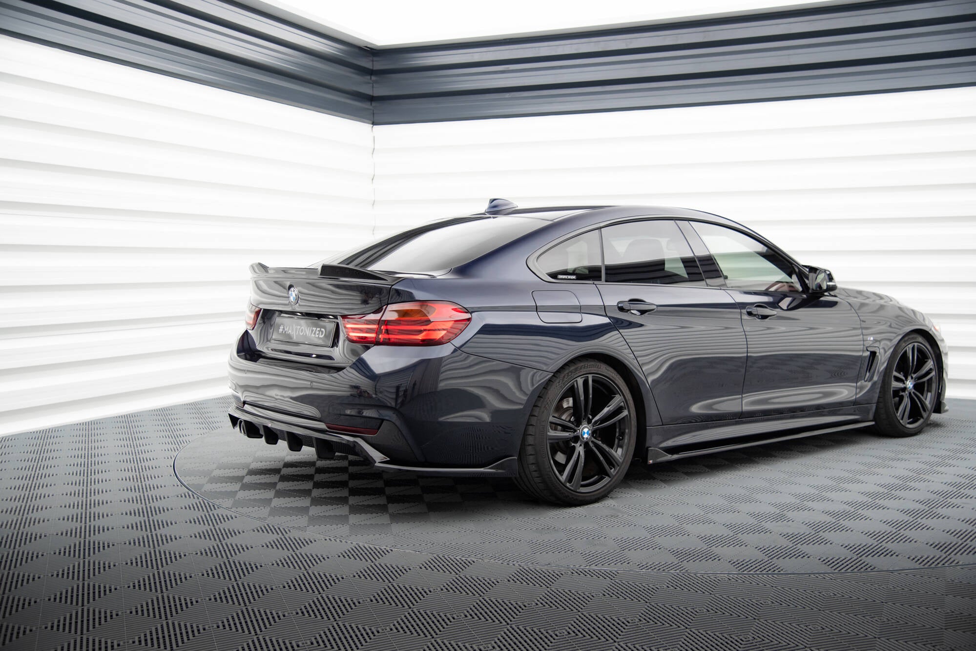 Mittlerer Cup Diffusor DTM Look Heck Ansatz für BMW 4er Coupe / Gran Coupe / Cabrio M-Paket F32 / F36 / F33