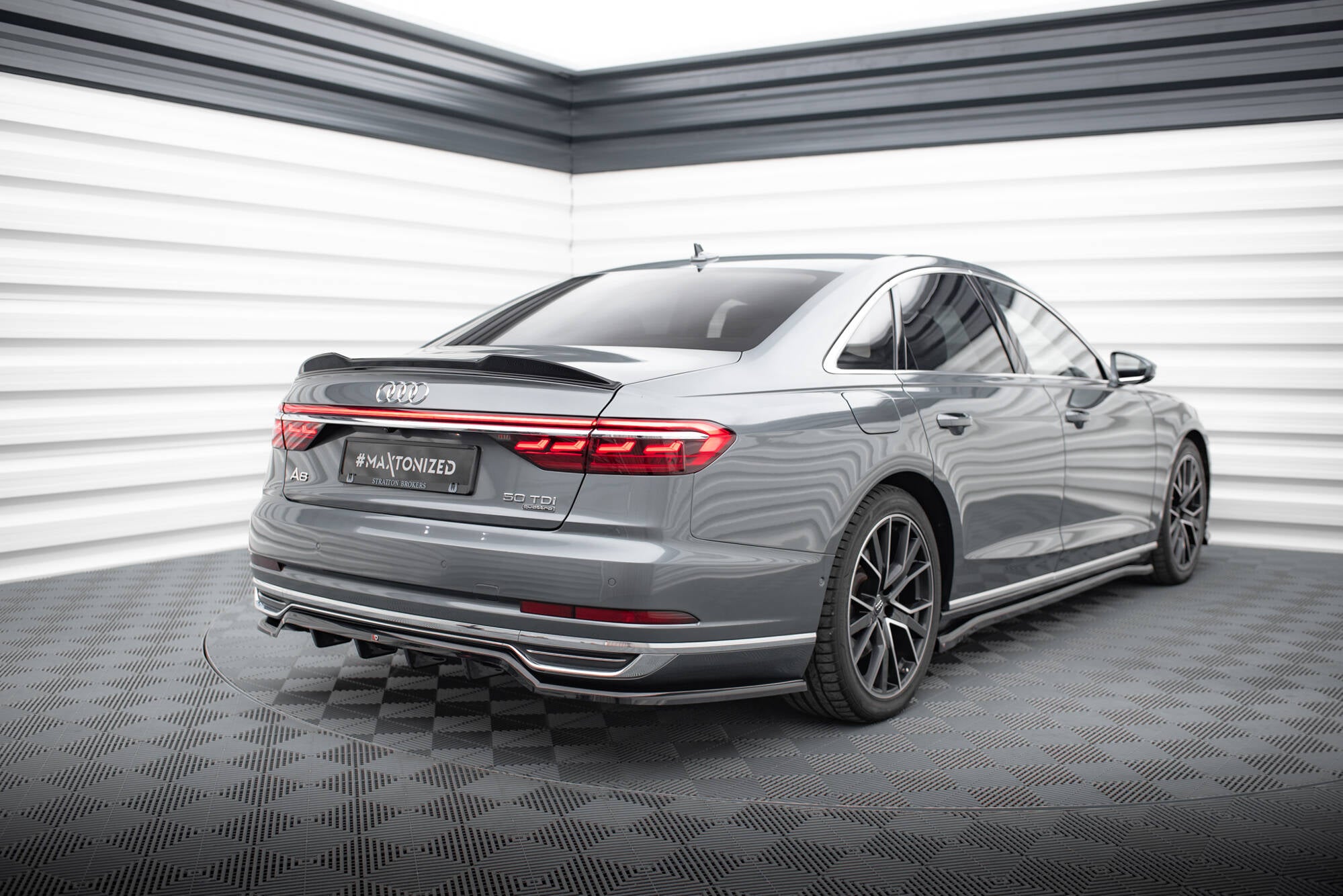 Mittlerer Cup Diffusor DTM Look Heck Ansatz für Audi A8 D5
