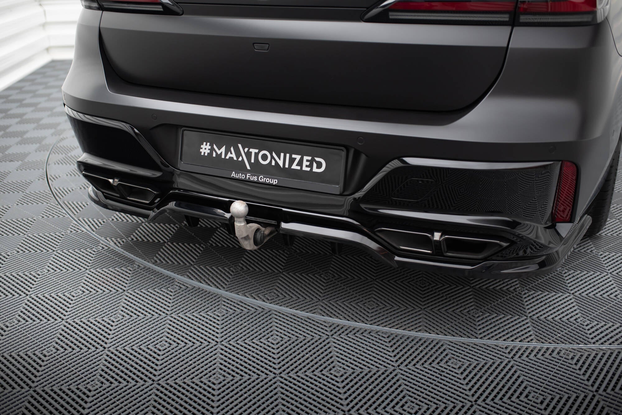 Mittlerer Cup Diffusor DTM Look Heck Ansatz für BMW M760e G70