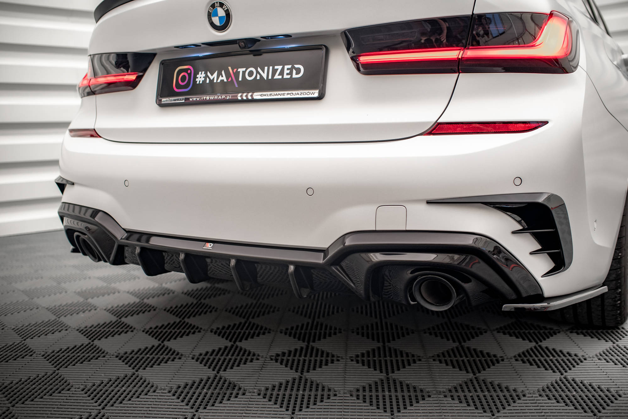 Diffusor Heck Ansatz für BMW 3er M-Paket G20 / G21 (Passend für Fahrzeuge mit Anhängerkupplung)