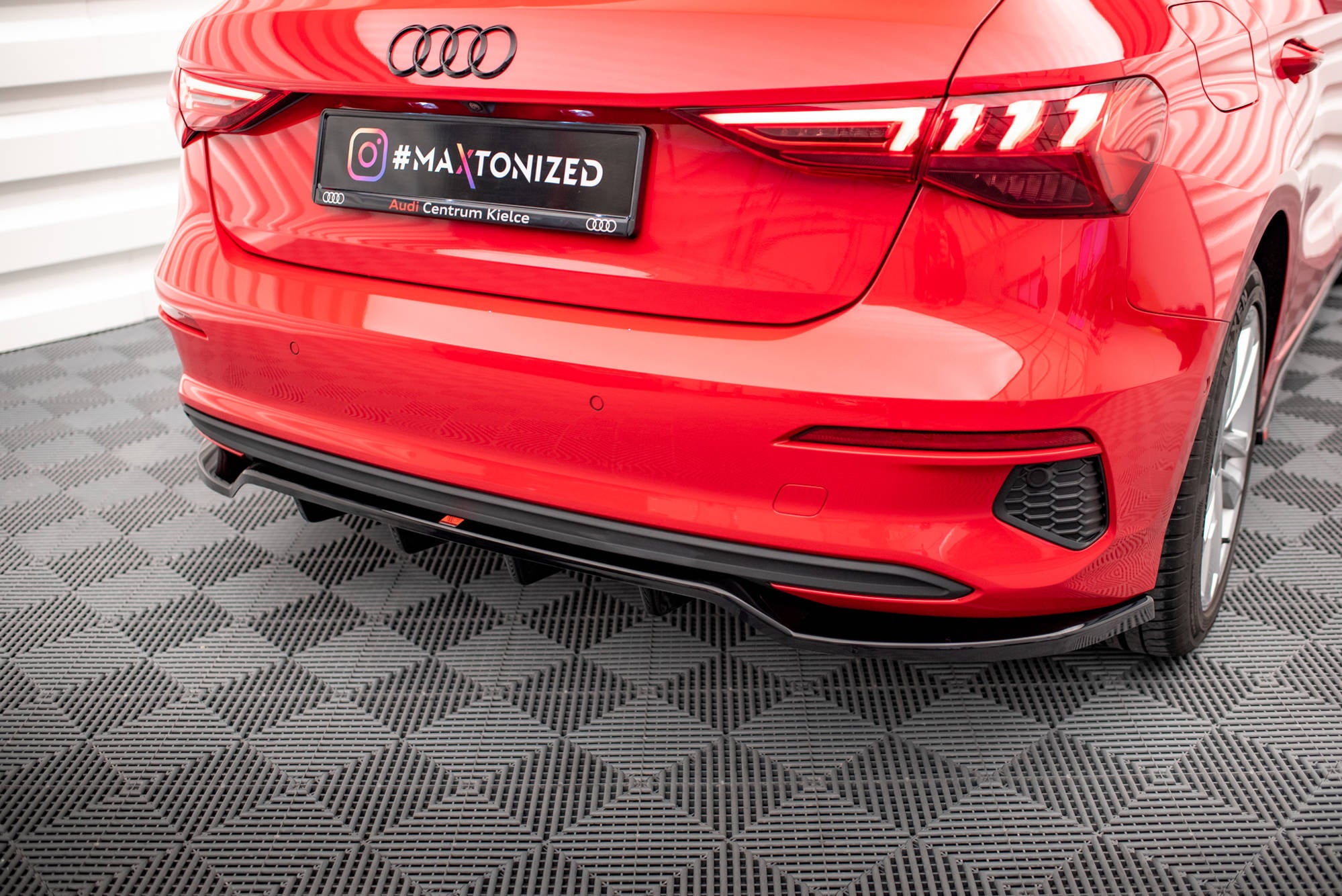 Mittlerer Cup Diffusor DTM Look Heck Ansatz für Audi A3 Sportback 8Y