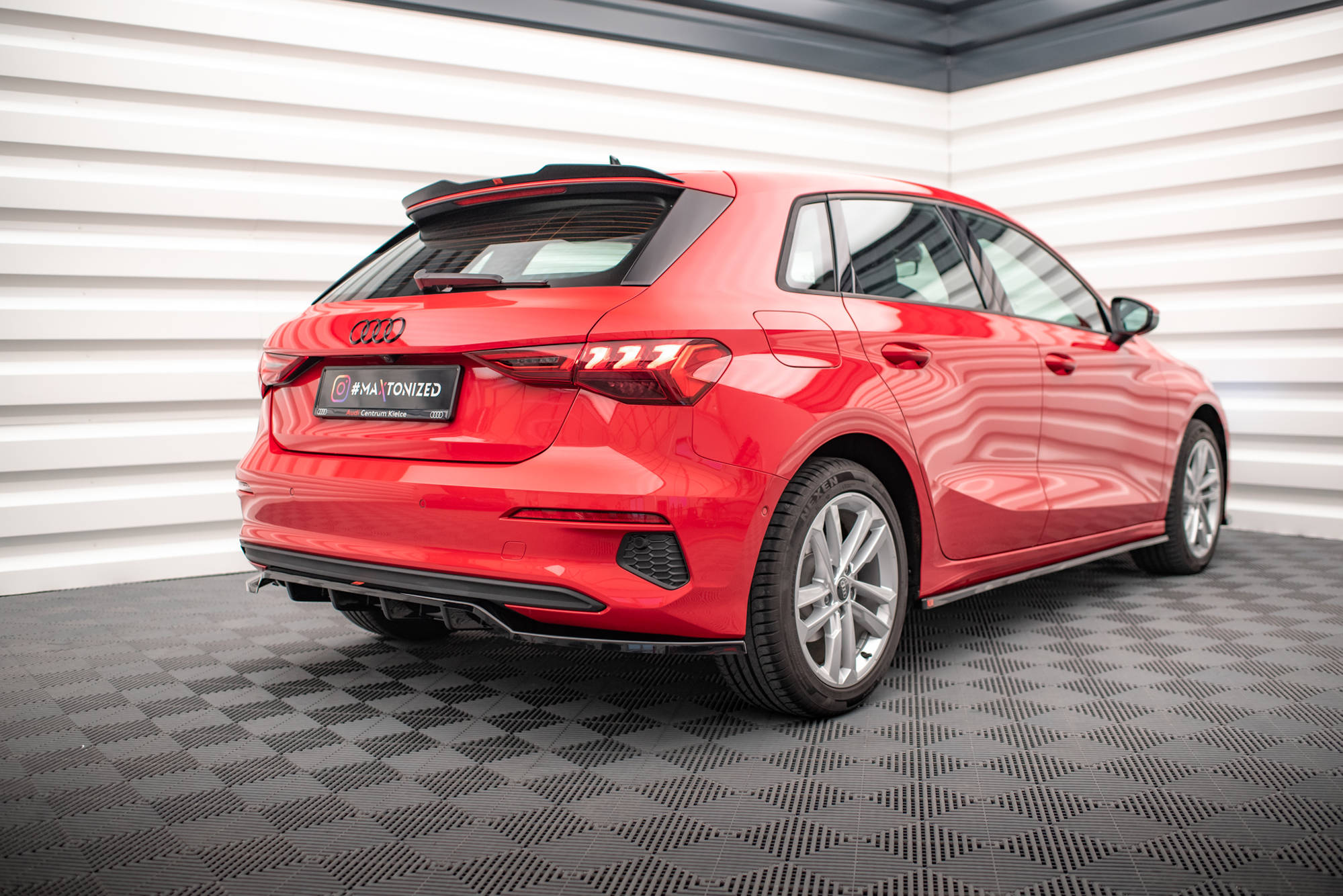 Mittlerer Cup Diffusor DTM Look Heck Ansatz für Audi A3 Sportback 8Y