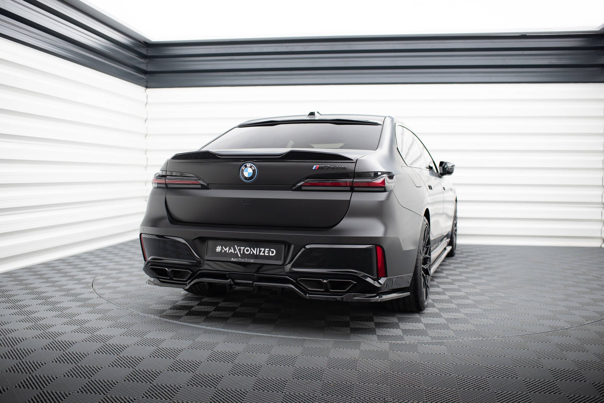 Mittlerer Cup Diffusor DTM Look Heck Ansatz für BMW M760e G70