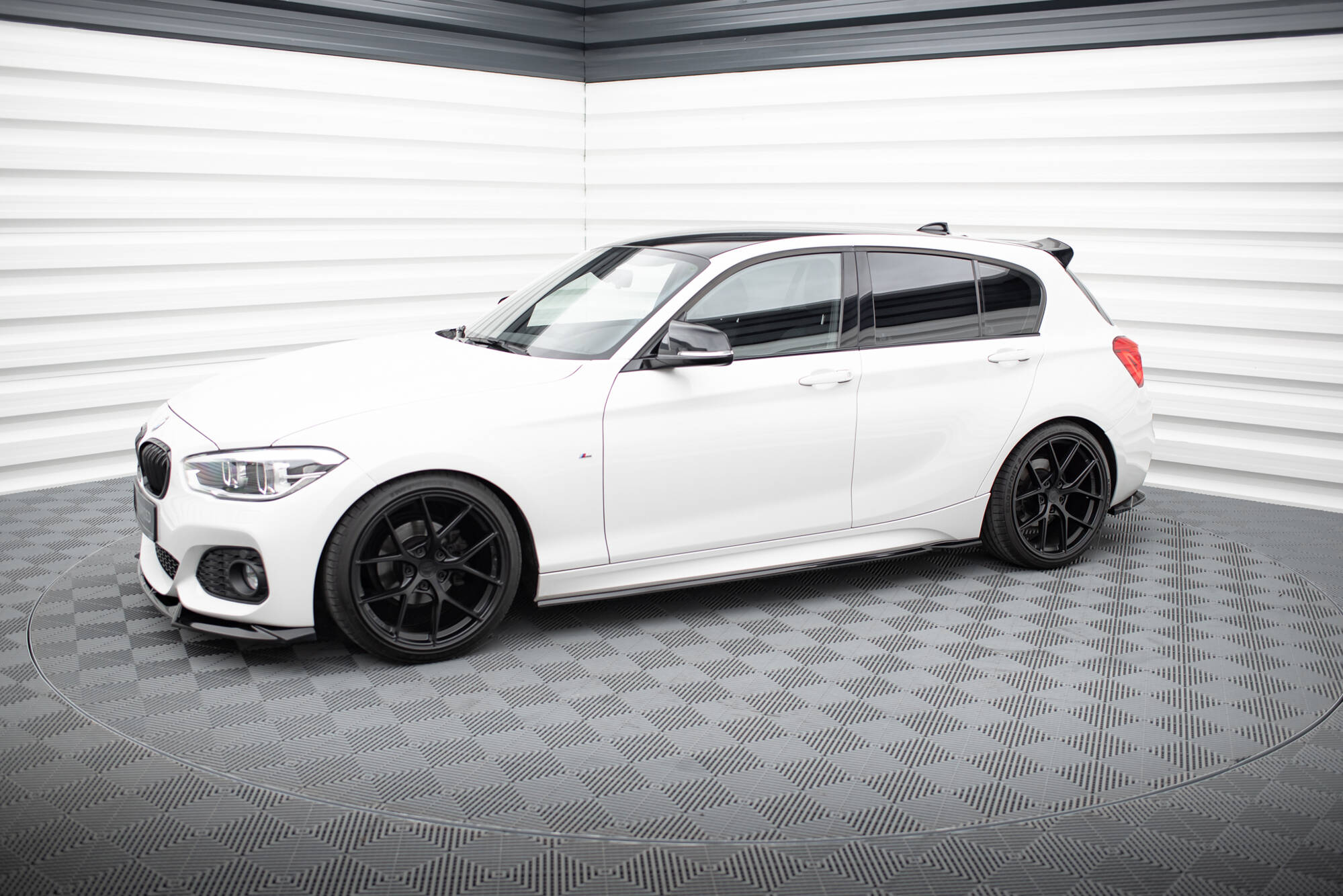 Seitenschweller V5 Ansatz für BMW 1er M - Paket / M140i F20 Facelift