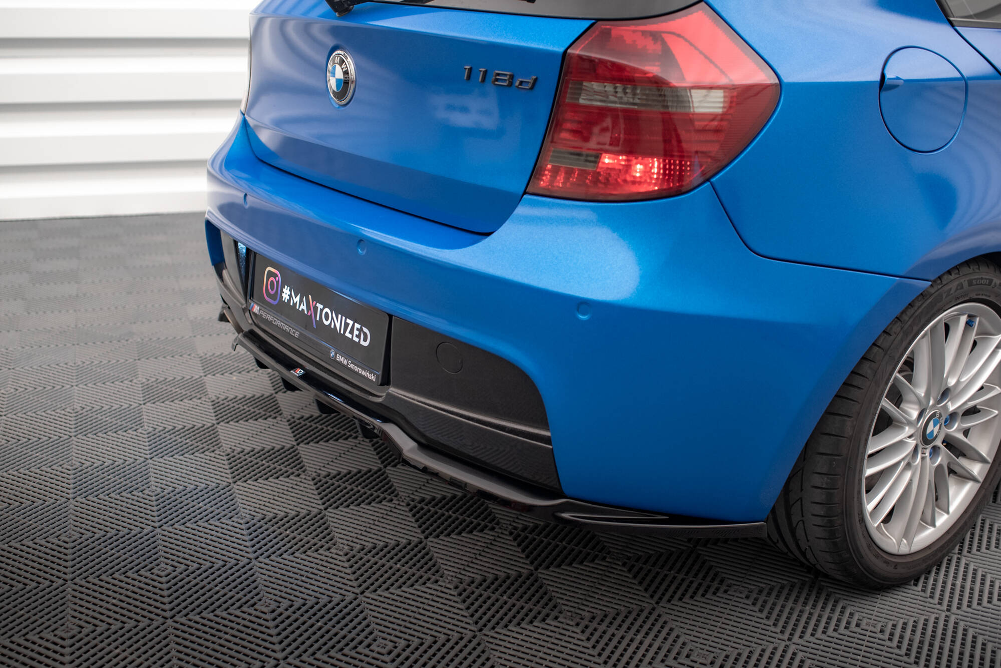 Mittlerer Cup Diffusor DTM Look Heck Ansatz für BMW 1er M-Paket E87 Facelift