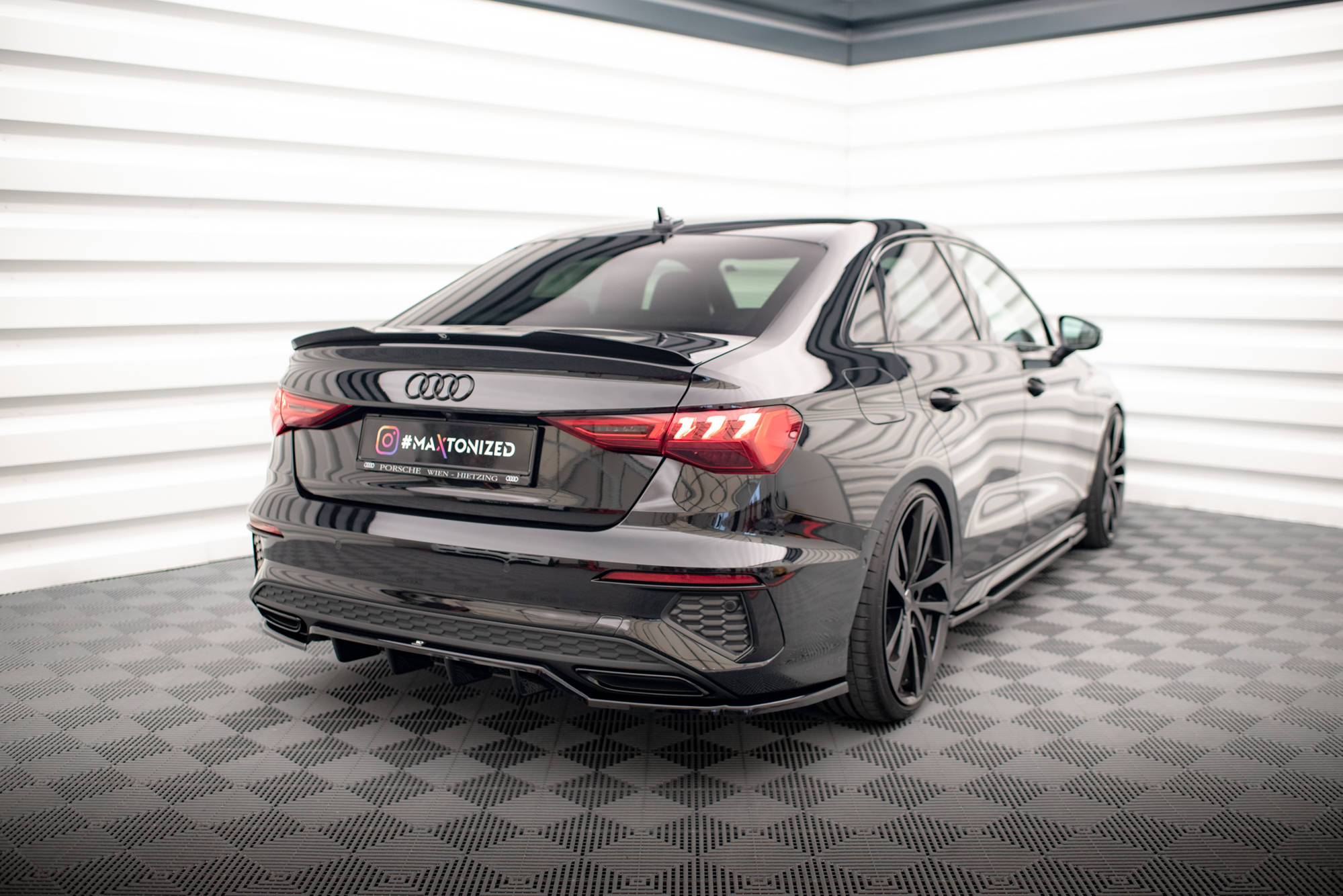 Mittlerer Cup Diffusor DTM Look Heck Ansatz für Audi A3 S-Line Limousine 8Y