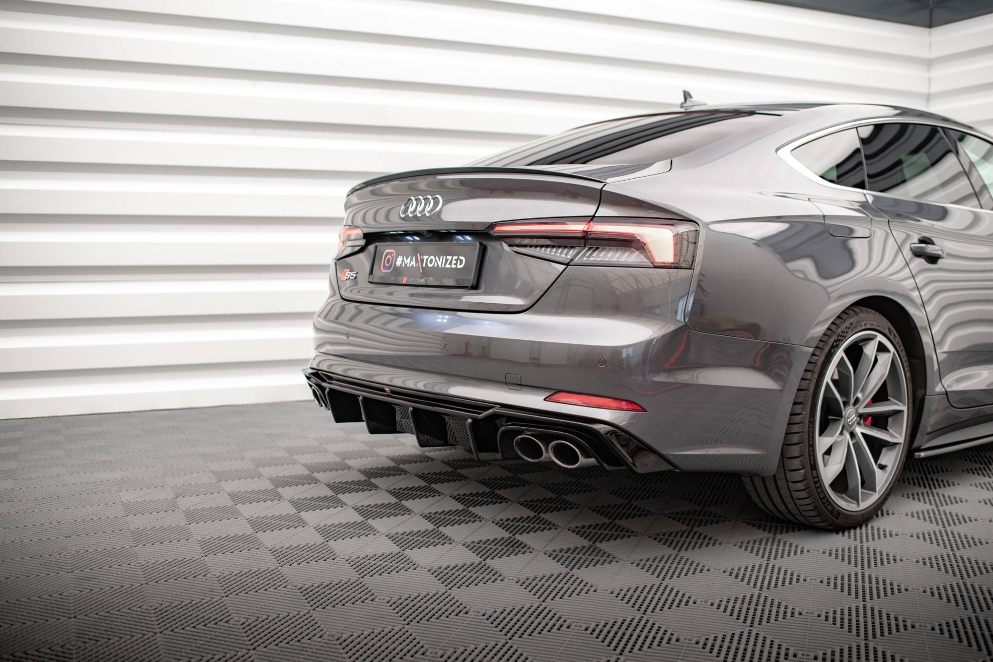 Diffusor Heck Ansatz für Audi S5 F5 Coupe / Sportback
