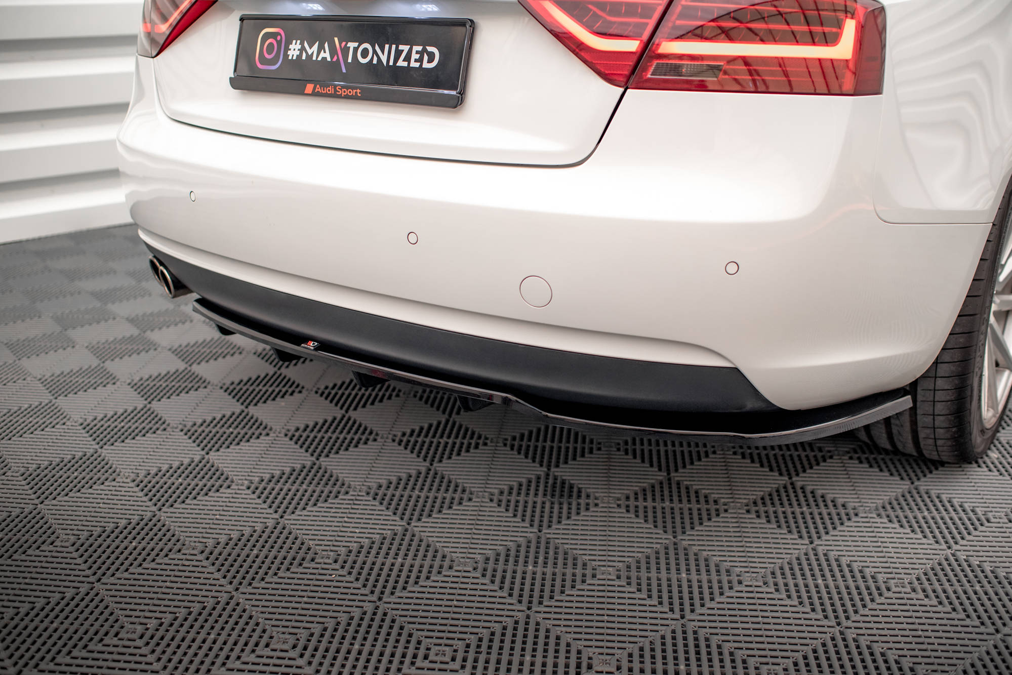 Mittlerer Cup Diffusor DTM Look Heck Ansatz für Audi A5 Coupe 8T Facelift