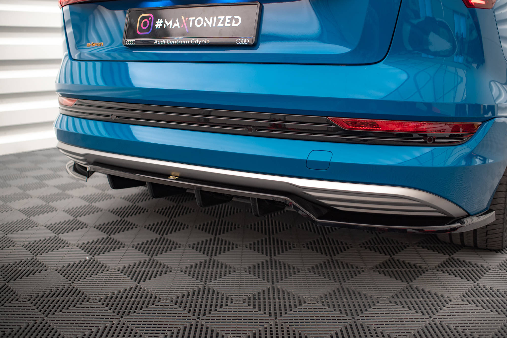 Mittlerer Cup Diffusor DTM Look Heck Ansatz für Audi e-tron