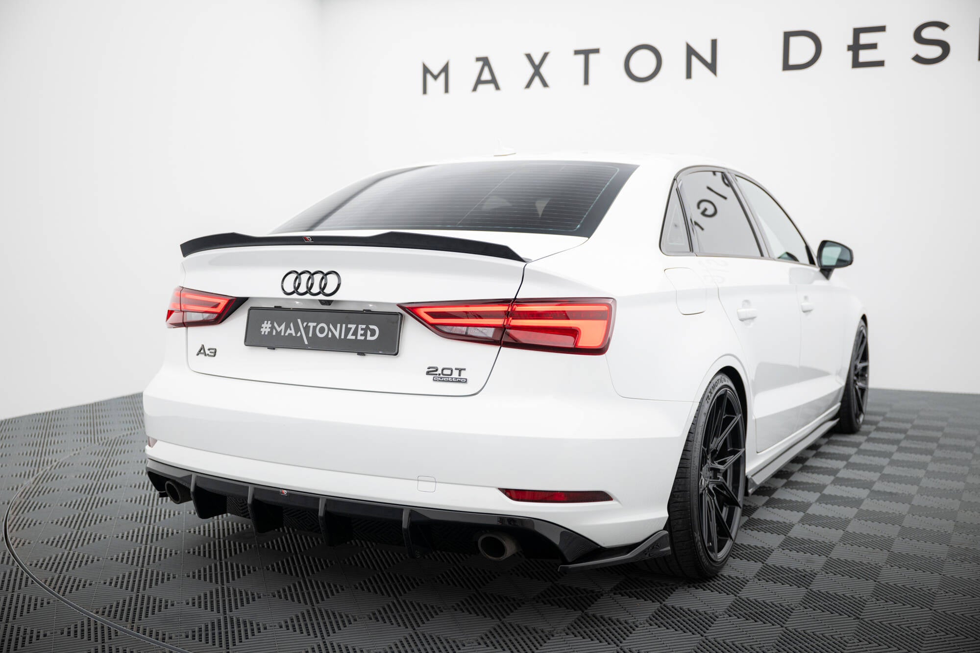 Diffusor Heck Ansatz für Audi A3 Limousine 8V Facelift (Einzelauspuff li. re.)