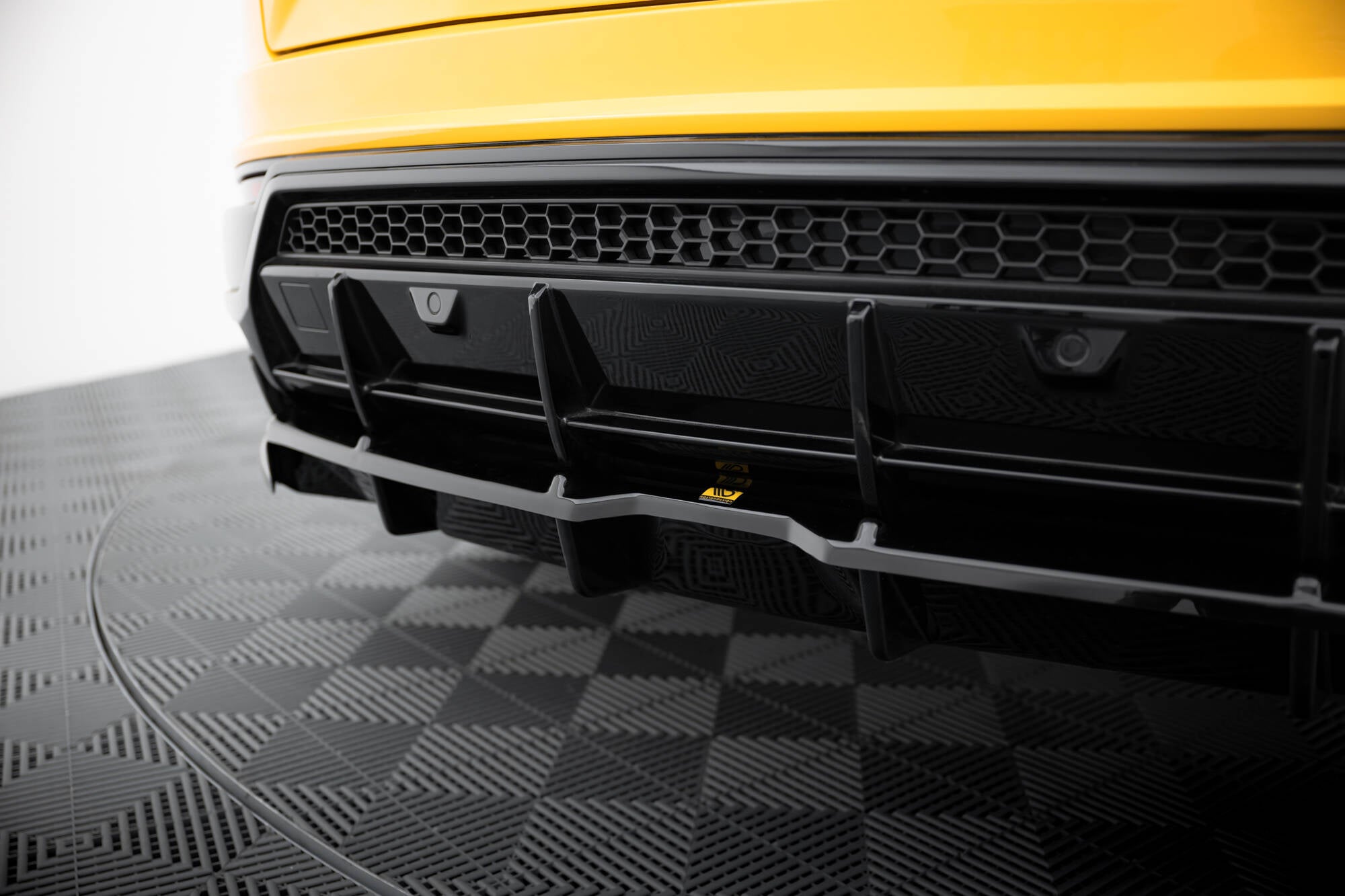 Mittlerer Cup Diffusor DTM Look Heck Ansatz für Lamborghini Urus Mk1