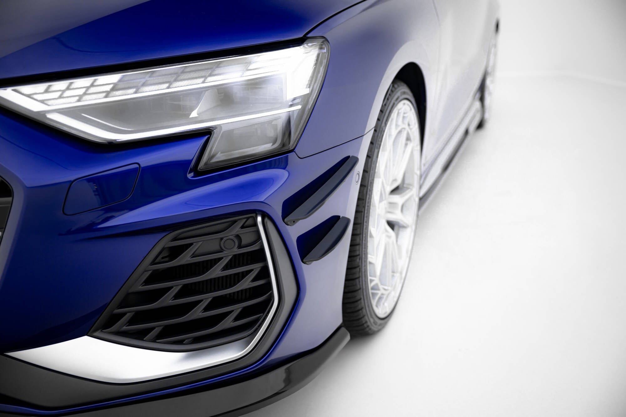 Stoßstangen Flaps Wings vorne Canards für Audi A3 S-Line Limousine / S3 Limousine 8Y Facelift