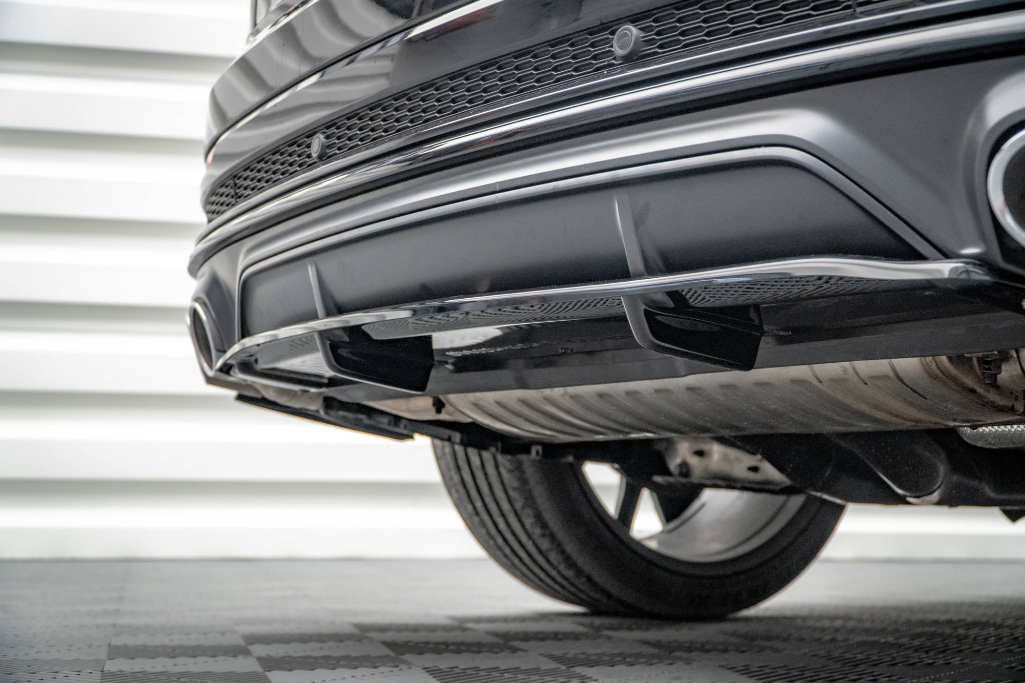 Mittlerer Cup Diffusor DTM Look Heck Ansatz für Audi SQ8 Mk1