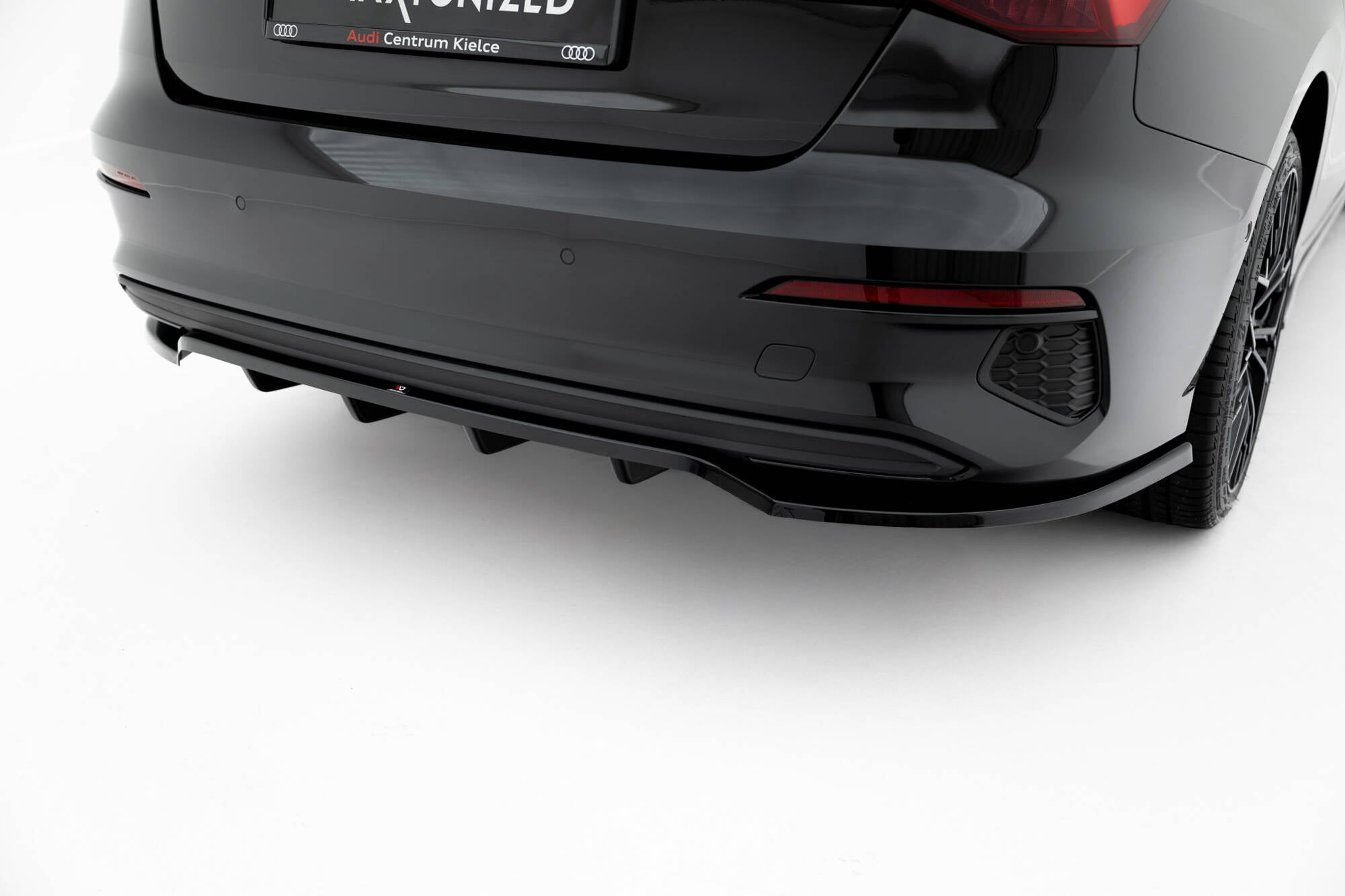 Mittlerer Cup Diffusor DTM Look Heck Ansatz für Audi A3 Limousine 8Y