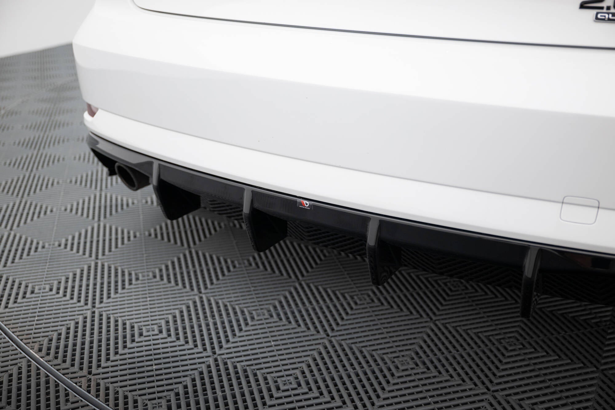 Diffusor Heck Ansatz für Audi A3 Limousine 8V Facelift (Ausführung mit einseitigem Doppelauspuffendrohr)